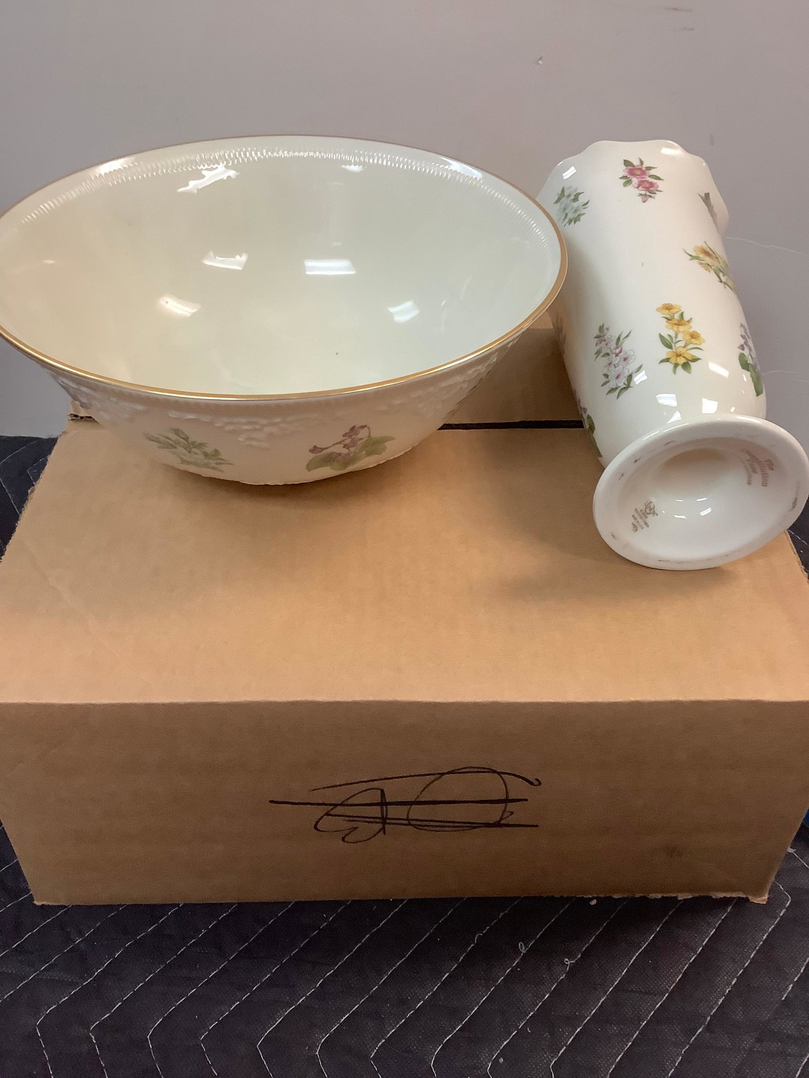 Lenox bowl 10 inch across and vase: Lenox bowl 10 inch across and vase