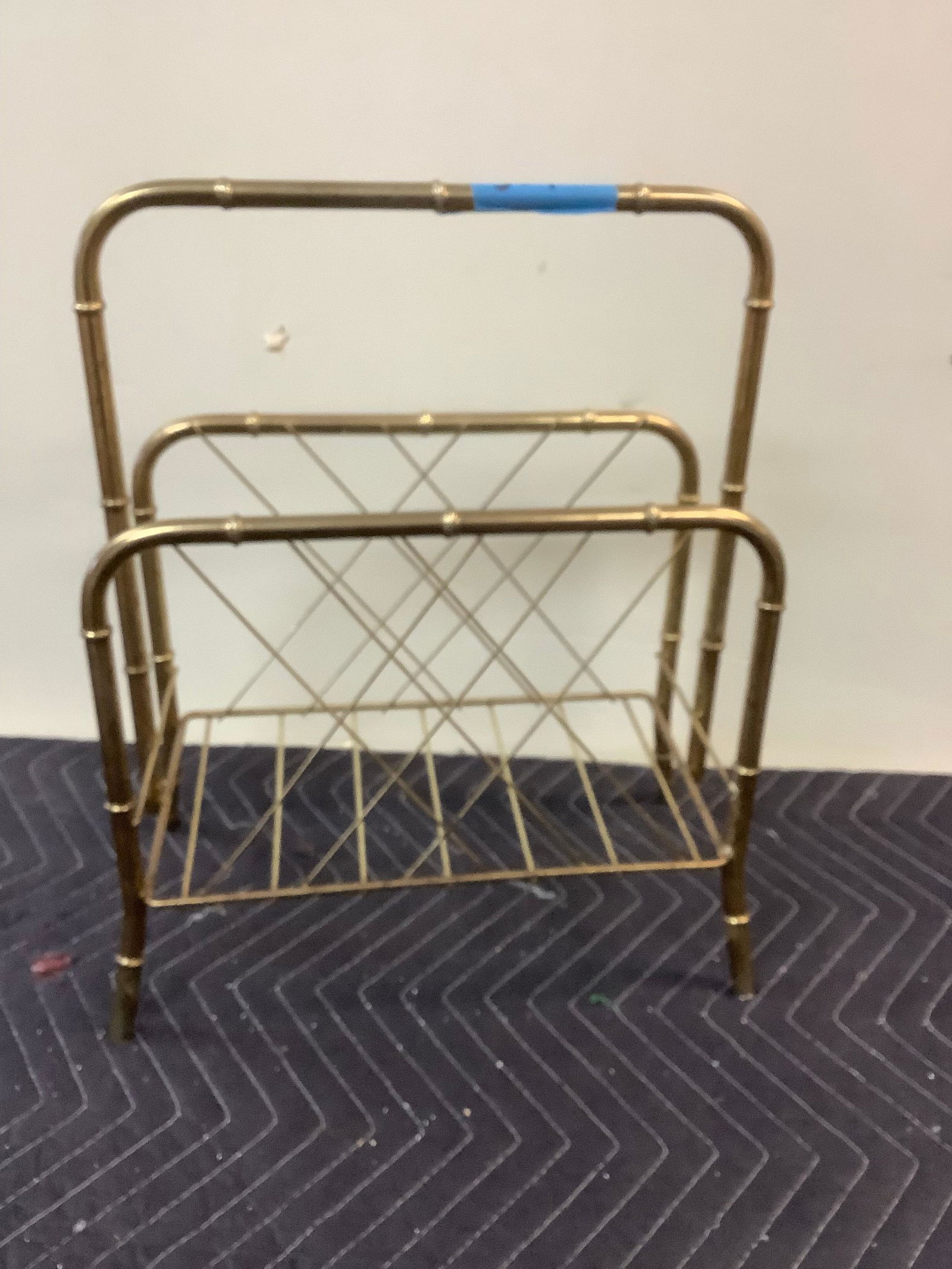MCM Magazine Rack 18" (1 of 1)