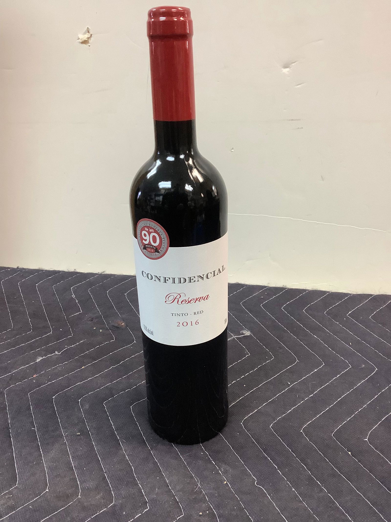 Sealed Confidential Reserva Tinto-Red 2016 Bottle 750ml (1 of 1)