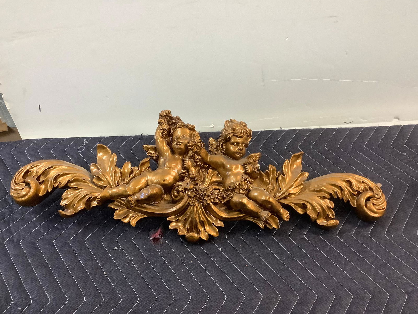 Resin Cherub Wall Hanging (1 of 1)