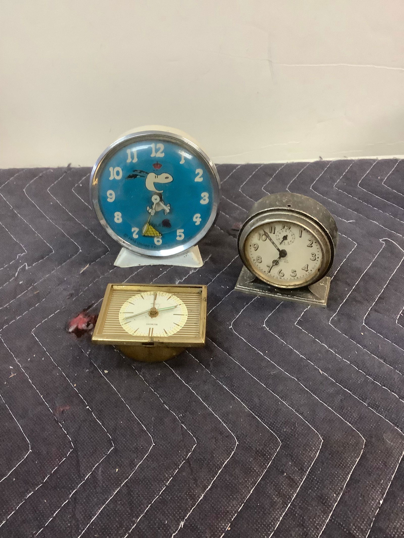 lot of three clocks (1 of 1)