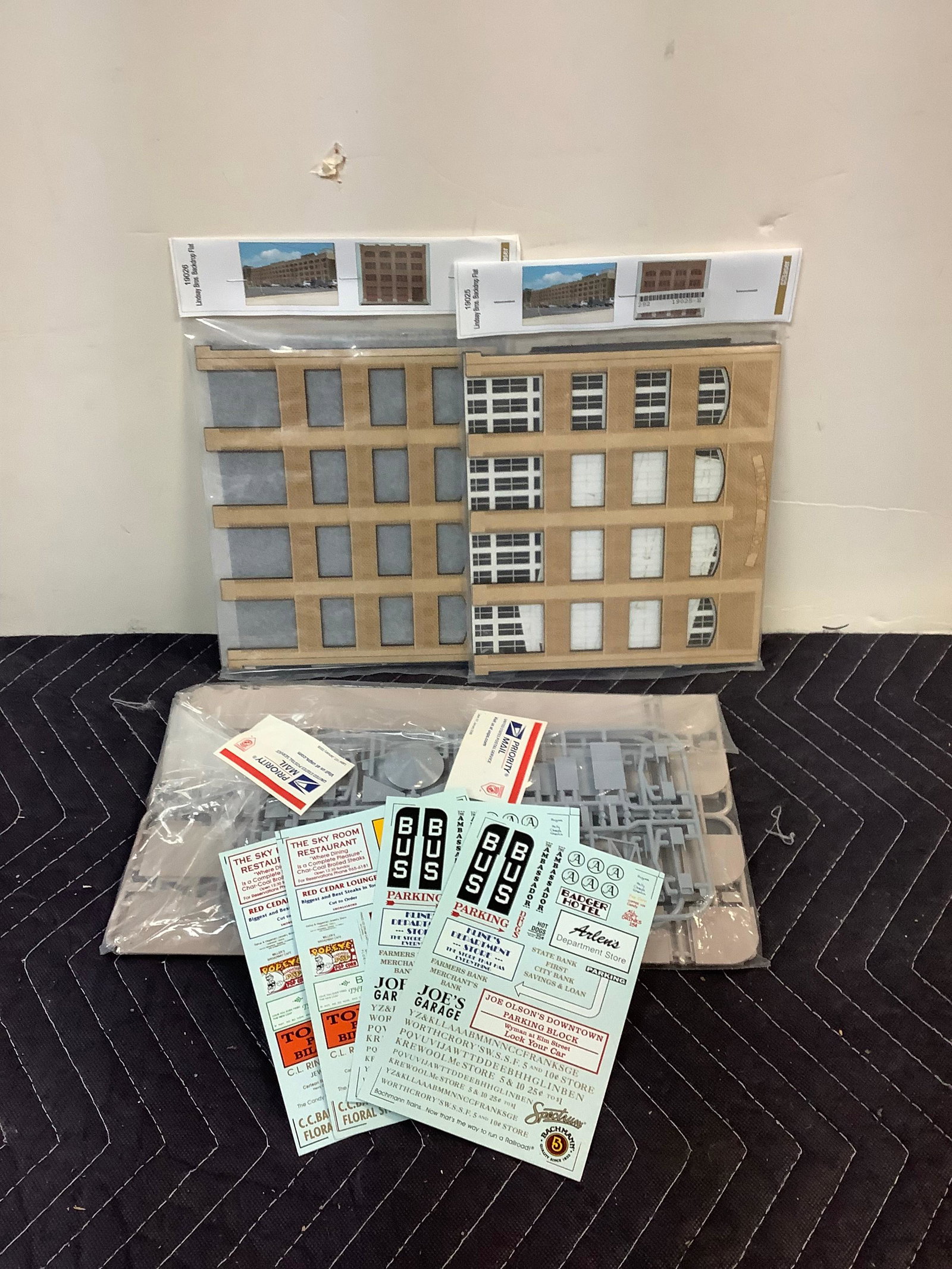 Lot of Model Kits: Lot of Model Kits