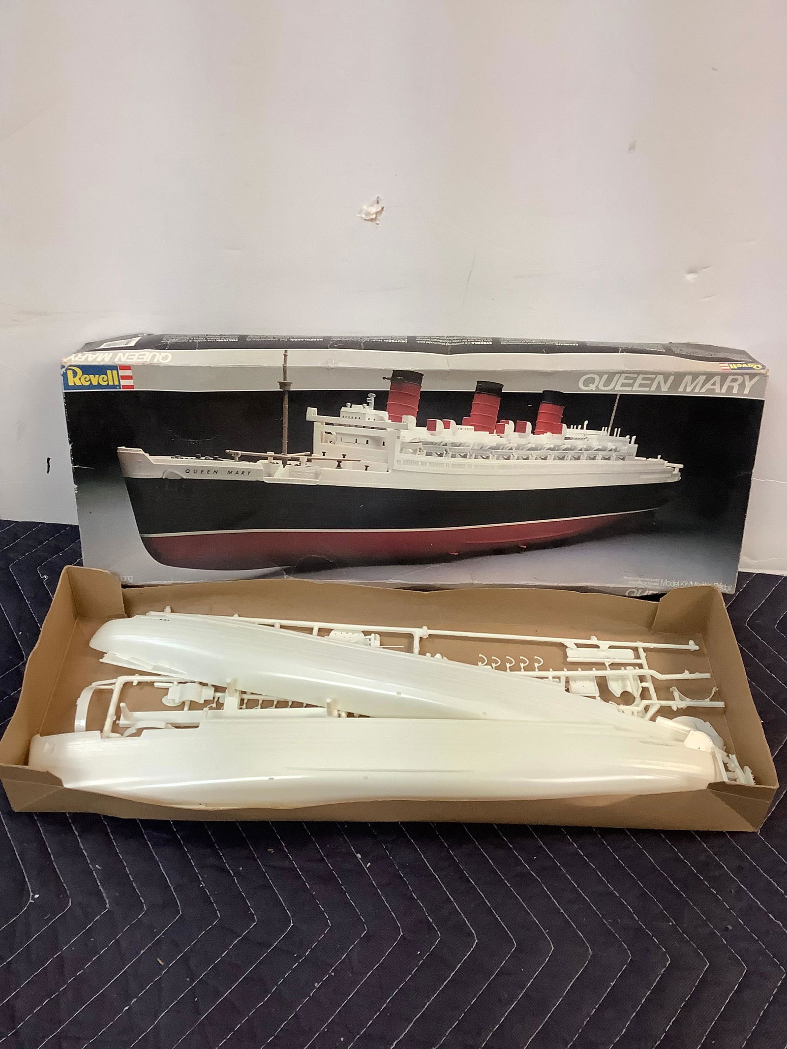 Revell Queen Mary Model Kit Mar 20, 2023 Emanon Auctions and Estate