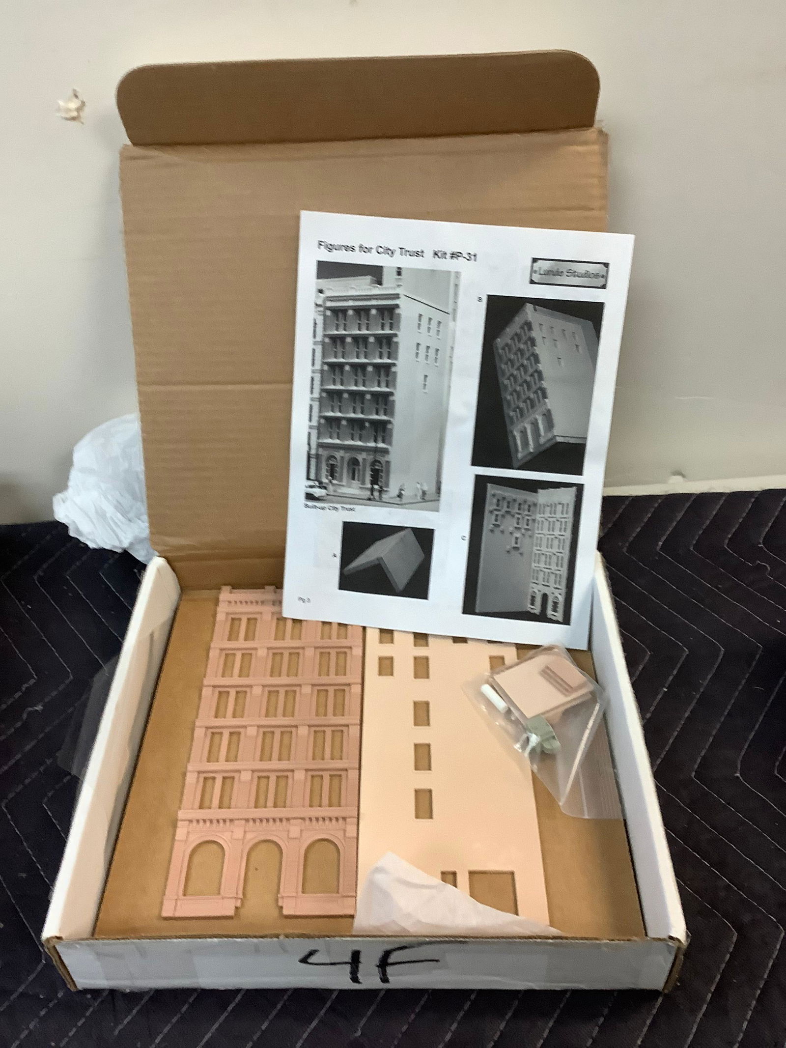 Lunde Studios City Trust Building Model Kit: Lunde Studios City Trust Building Model Kit