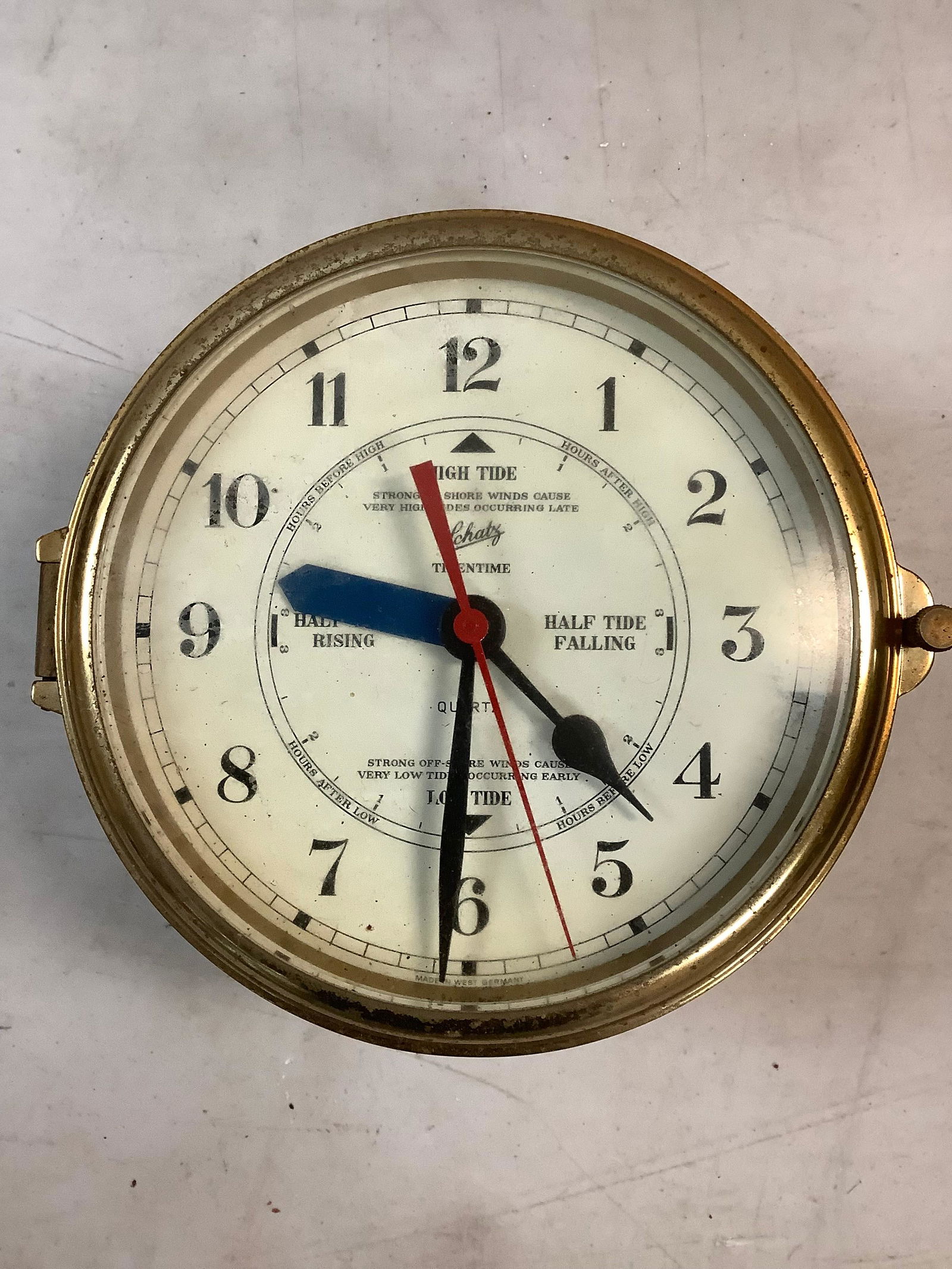Schetz tide time analog quartz clock (1 of 1)