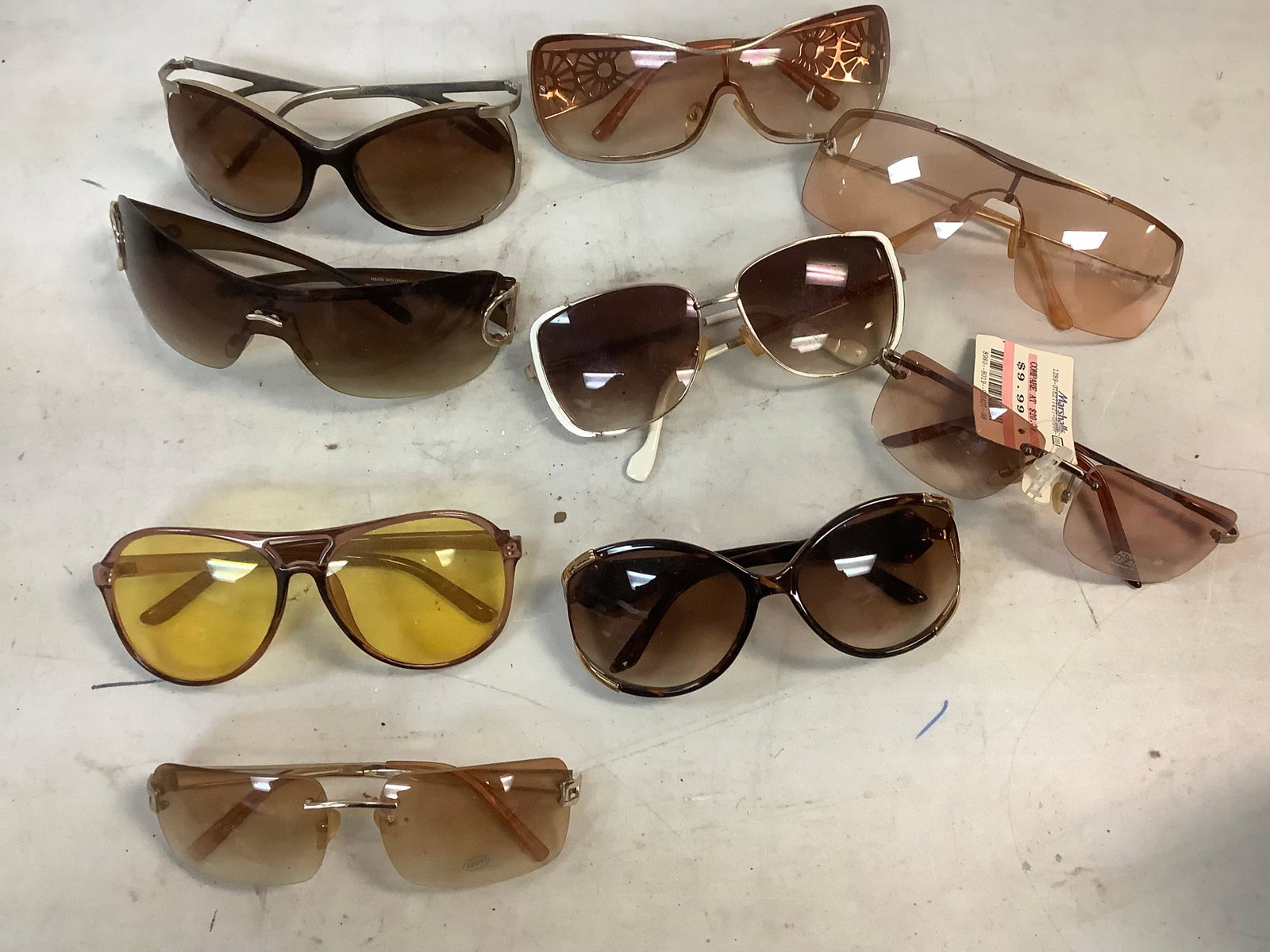 Lot of sunglasses: Lot of sunglasses