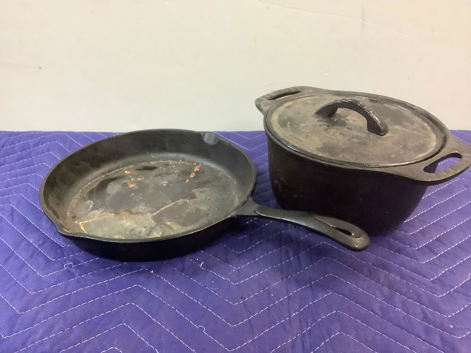 Benjamin Medwin Cast Iron Frying Pan & Basics 3 Quart Cast Iron Pot (1 of 1)