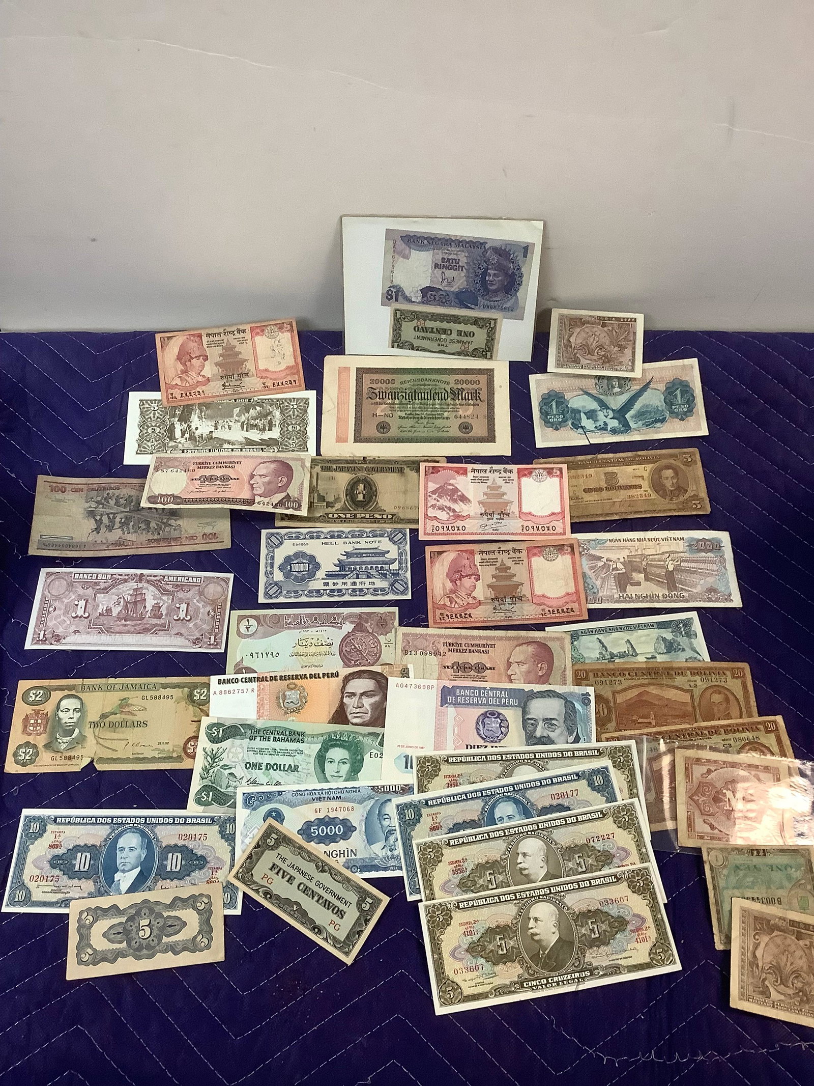Lot of Foreign Money: Lot of Foreign Money