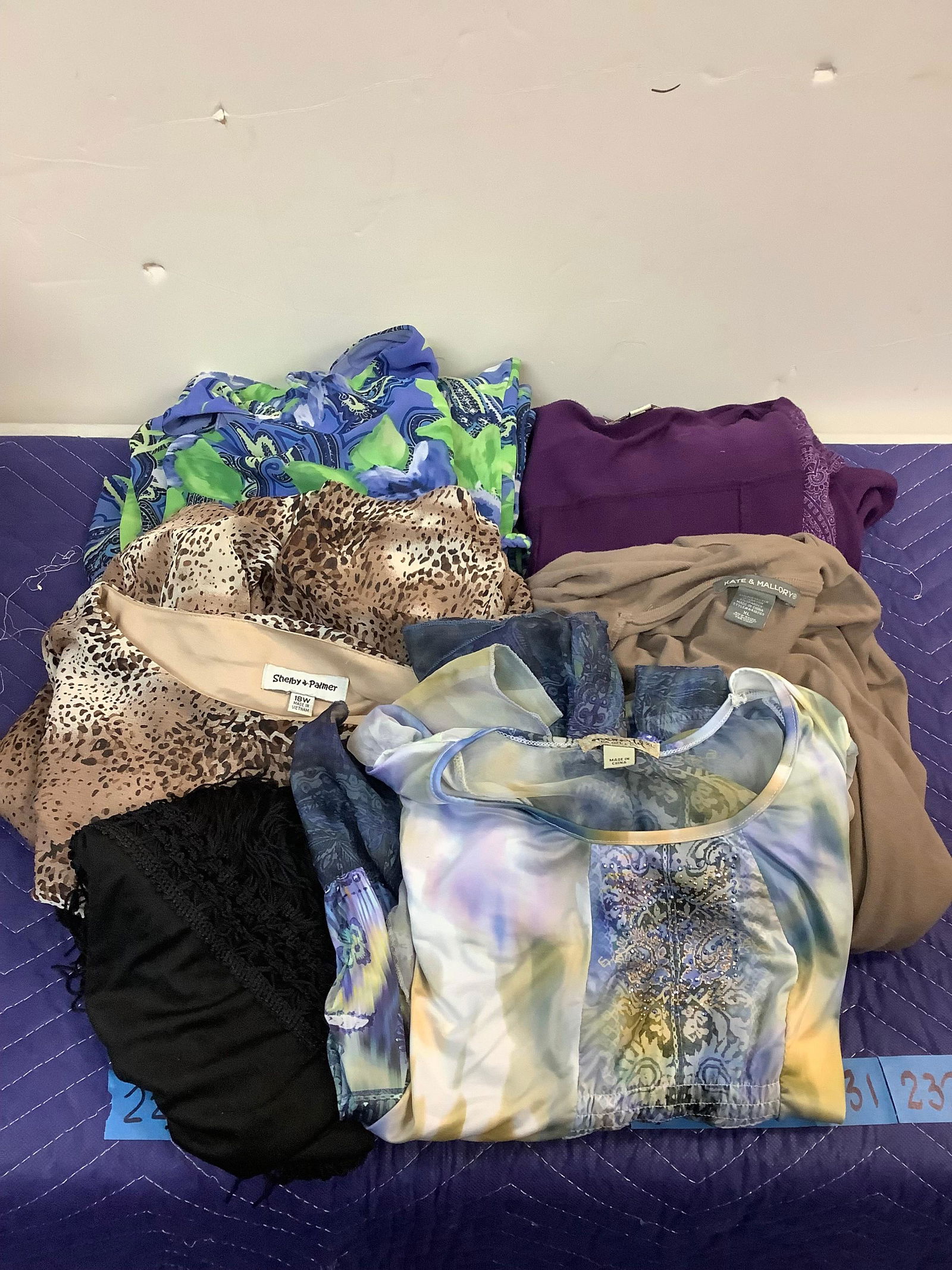 Lot of Women's Dresses, Shirt and Sweater Sizes XL (Some with Tags): Lot of Women's Dresses, Shirt and Sweater Sizes XL (Some with Tags)