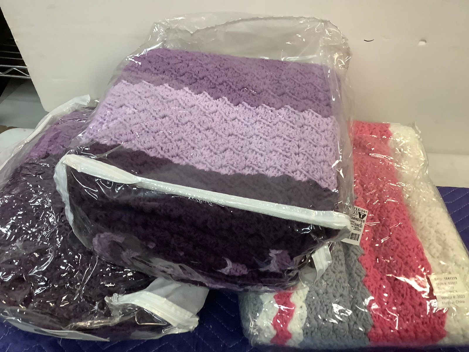 Lot of knitted blankets: Lot of knitted blankets