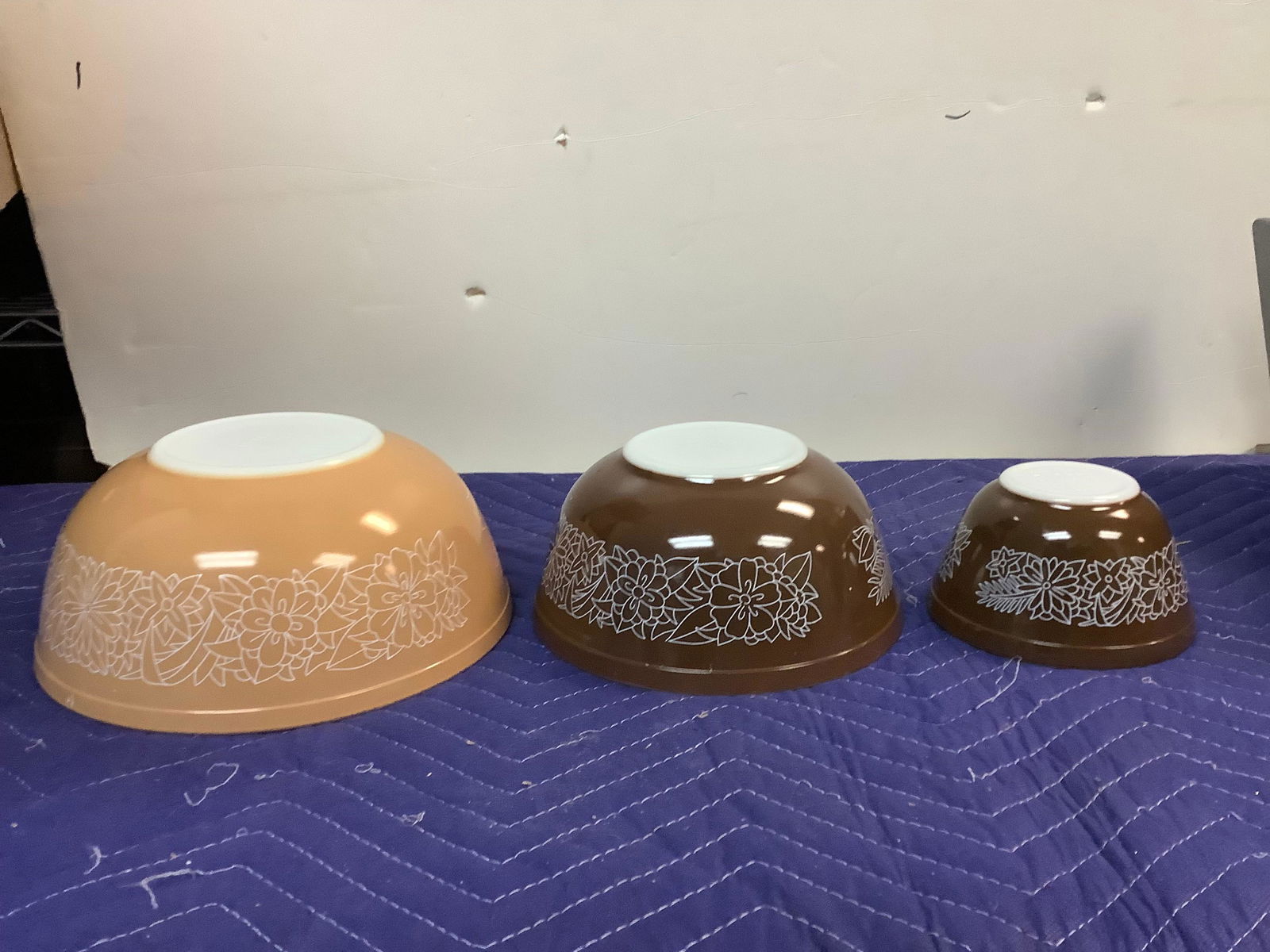 Lot of pyrex vintage bowls various sizes (1 of 1)