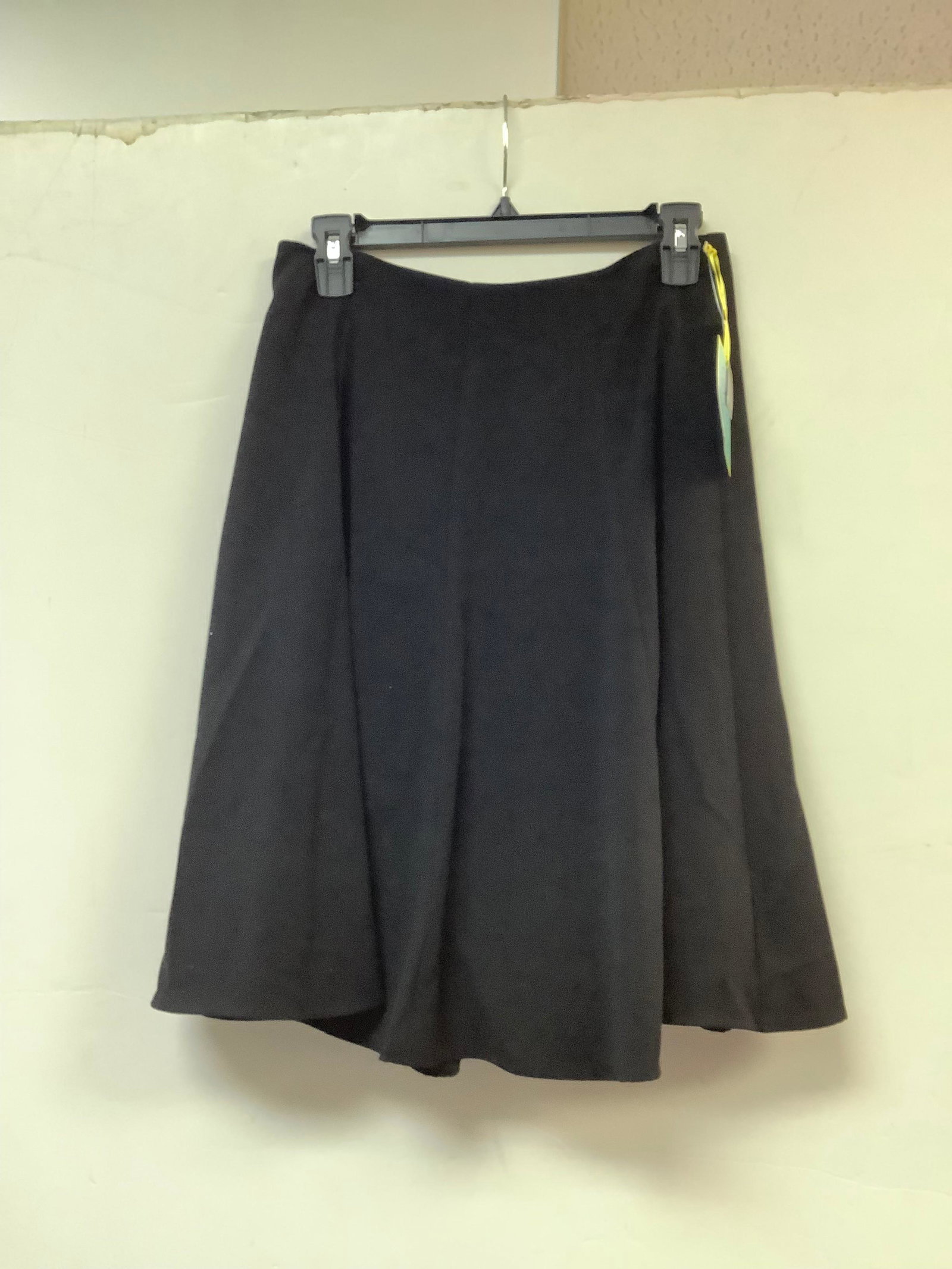 New with Tags Women's Cece Skirt Size 4: New with Tags Women's Cece Skirt Size 4