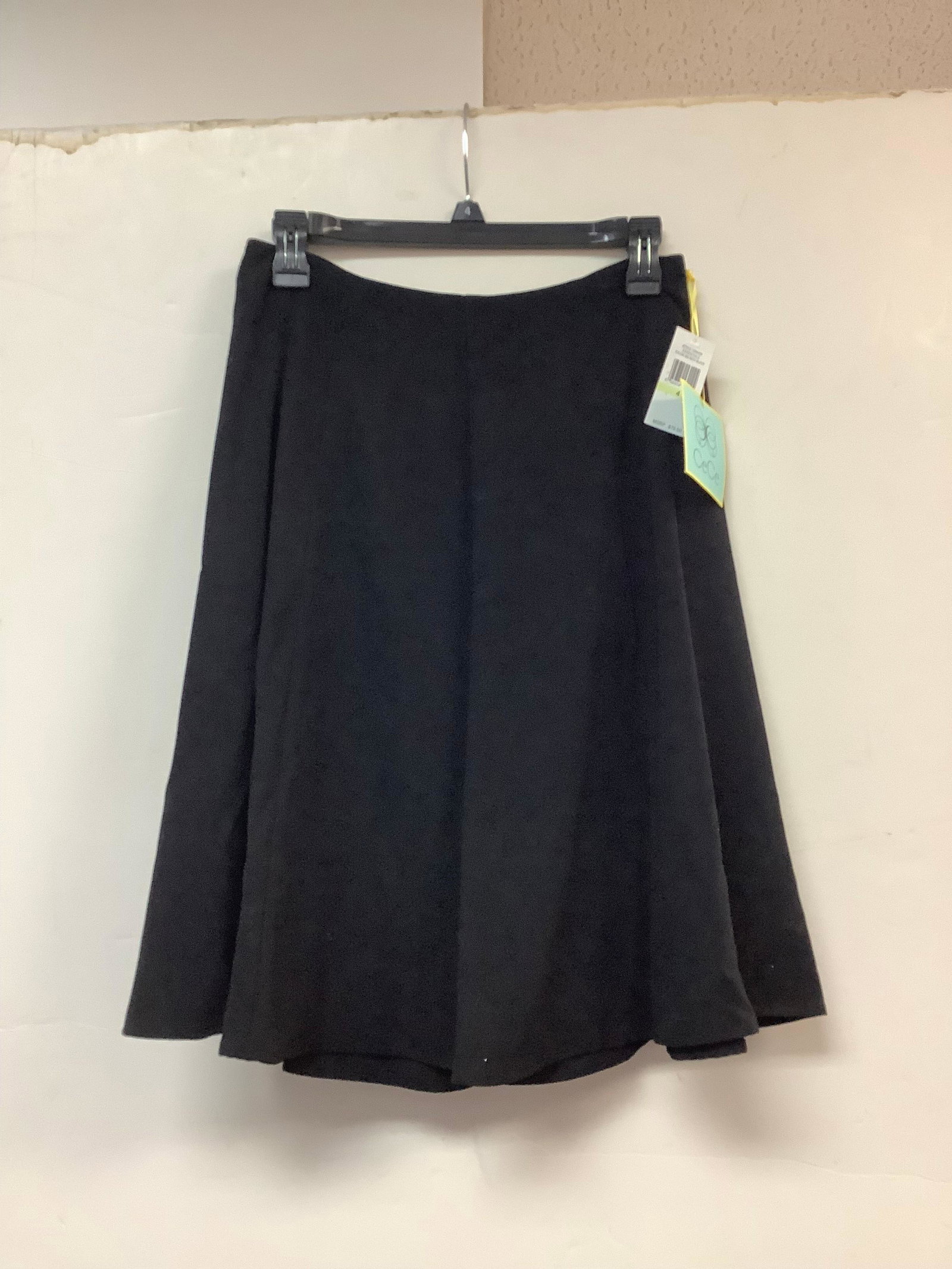 New with Tags Women's Cece Skirt Size 4: New with Tags Women's Cece Skirt Size 4