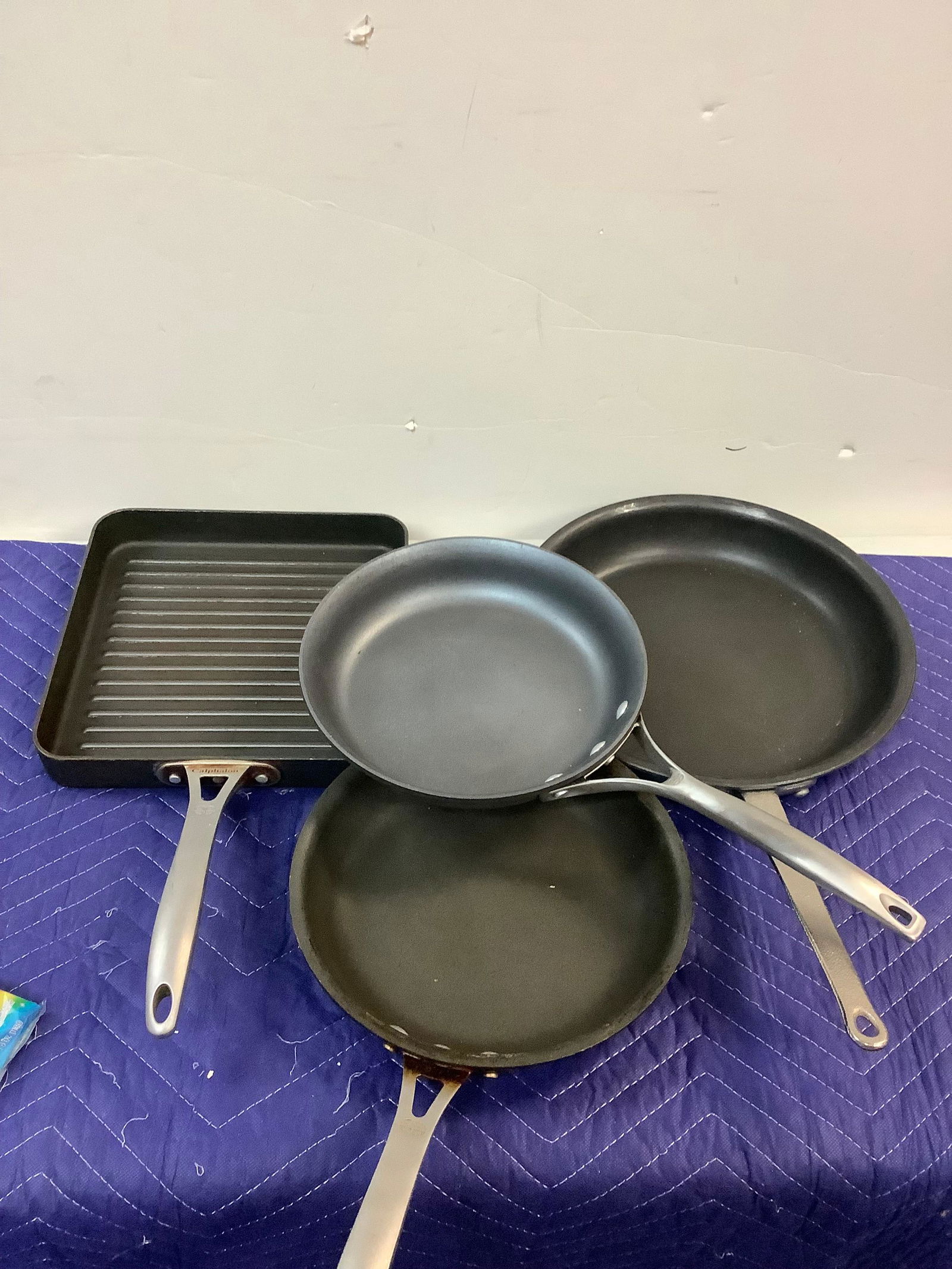 Lot of Calphalon Frying Pans (1 of 1)