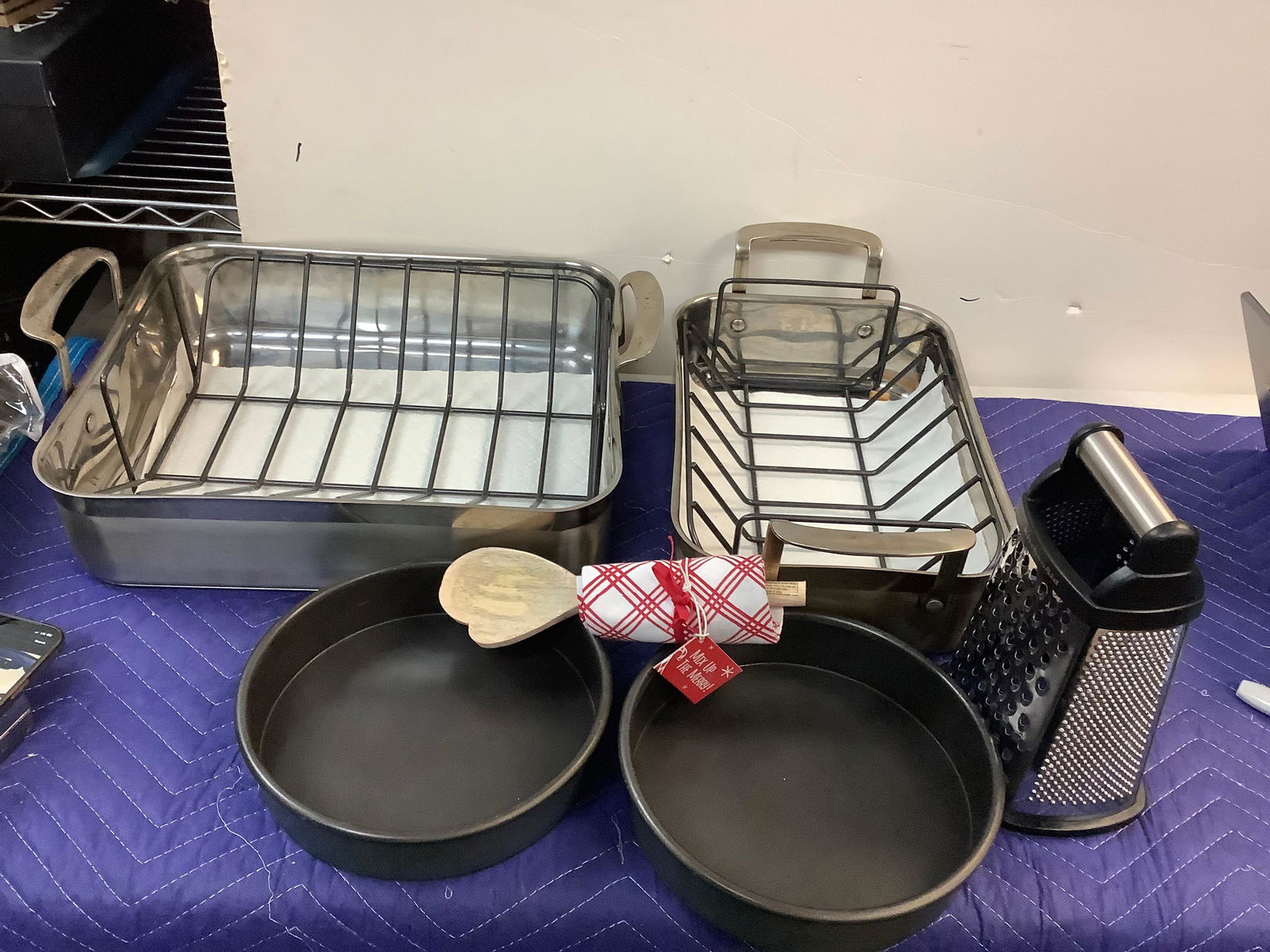 Lot of Wegmans Roasting Pans, KitchenAid Grater and More: Lot of Wegmans Roasting Pans, KitchenAid Grater and More