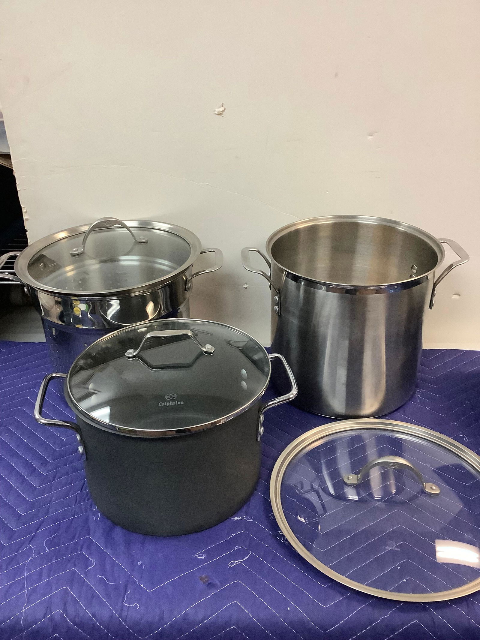 Lot of Calphalon Pots with Glass Lids & Strainer (1 of 1)