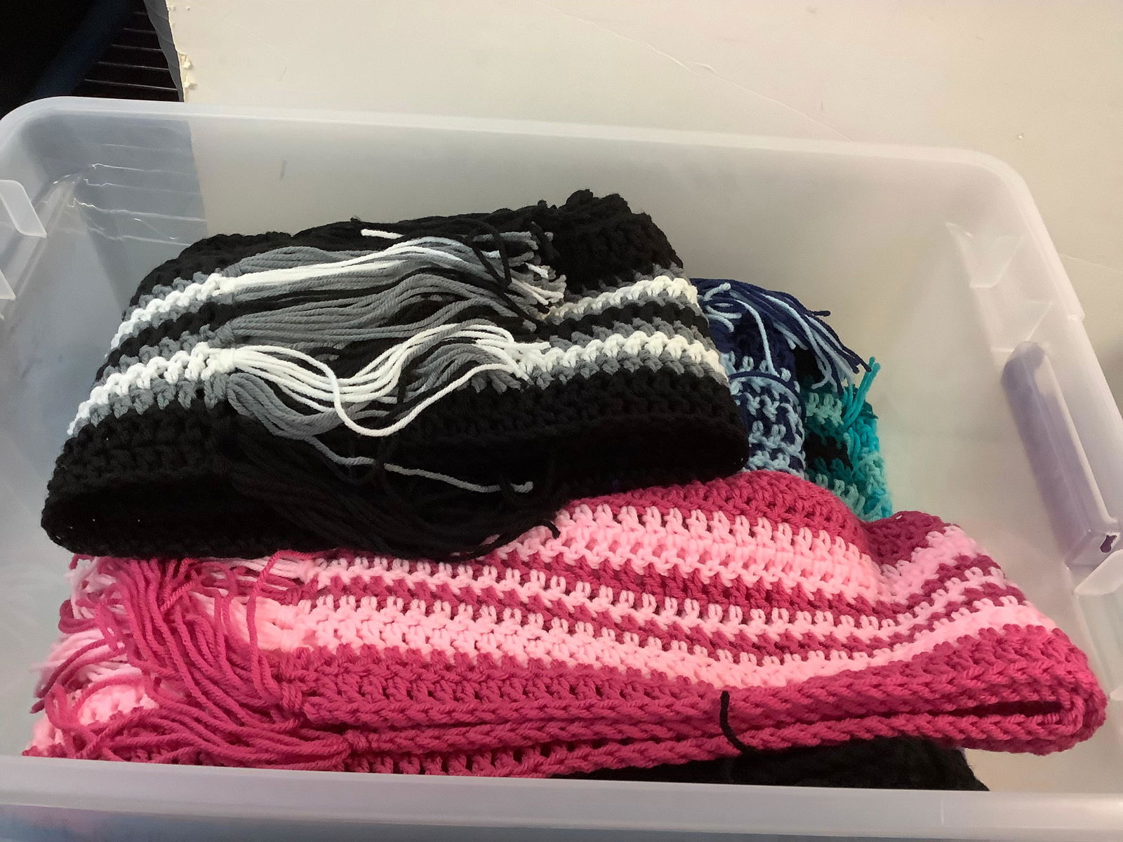 Lot of handmade scarves (1 of 1)