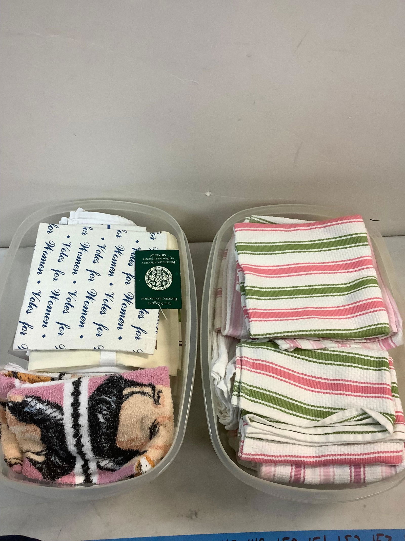 Lot of decorative hand towels, newport historic collection, elvis and more (1 of 1)