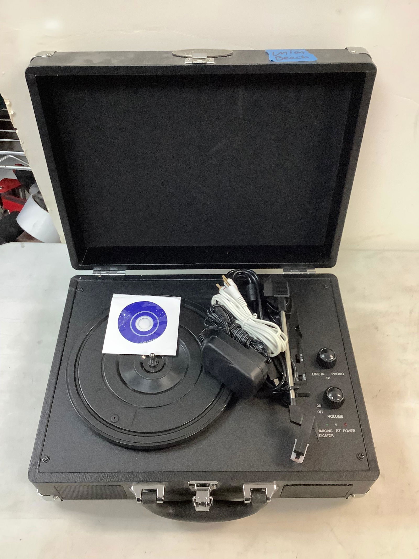 Pyle vintage record player with Bluetooth (1 of 1)