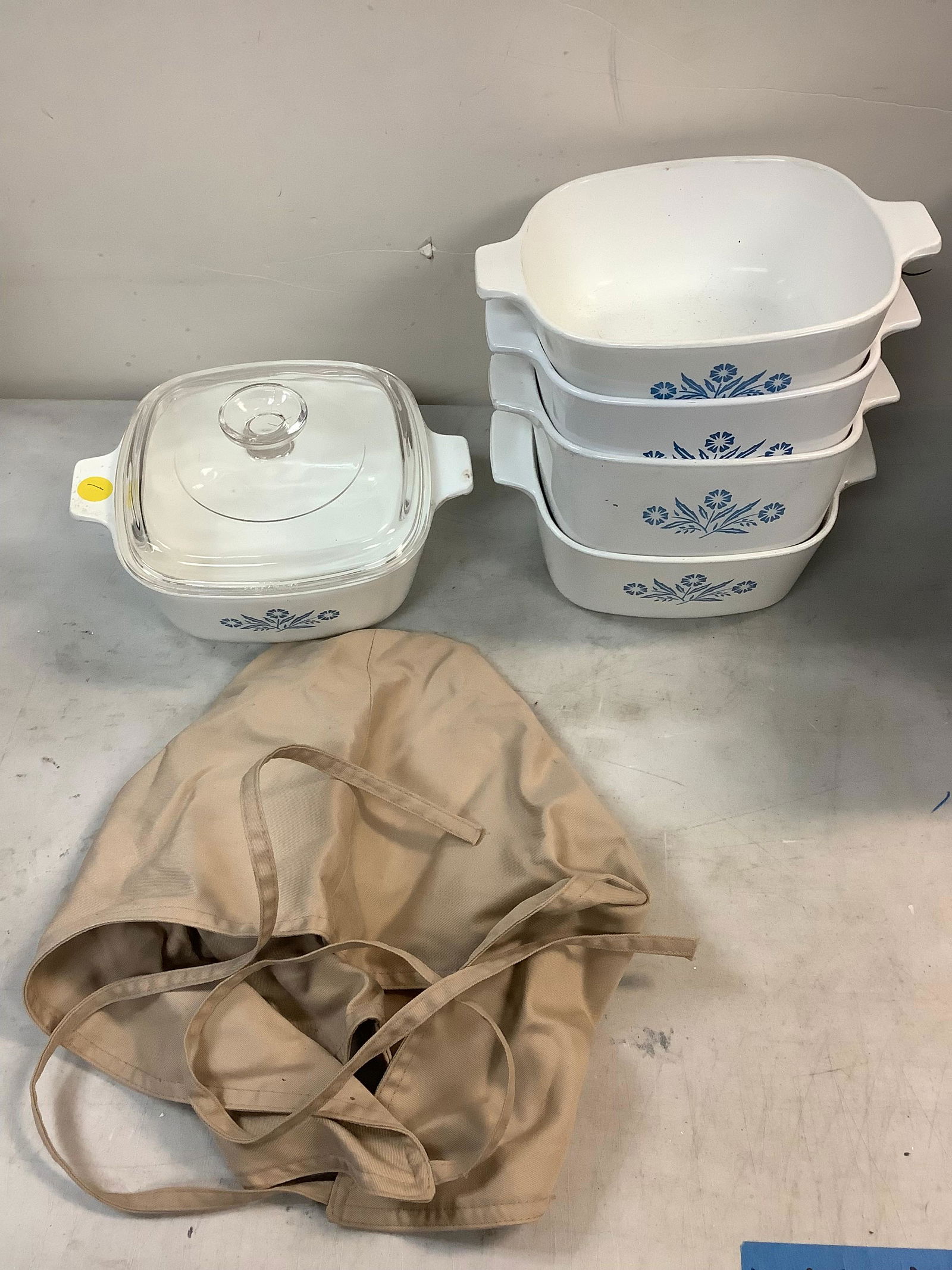 Lot of corning ware dishes with lids (1 of 1)