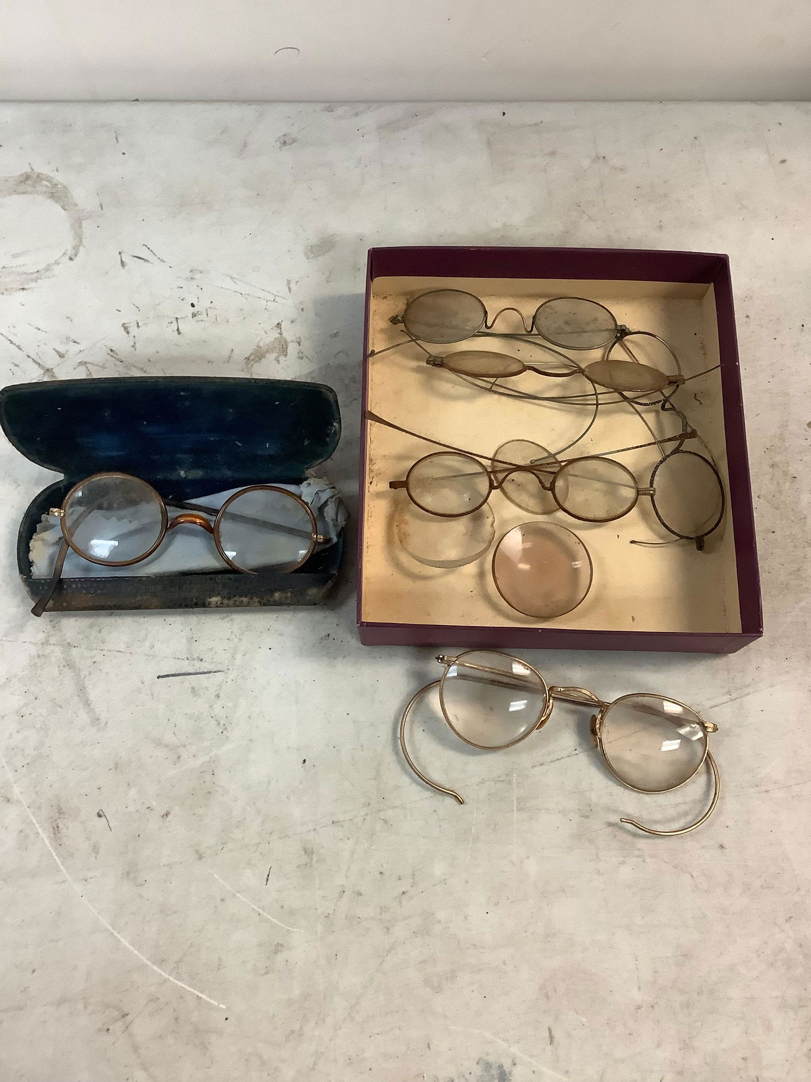 Lot of Vintage Glasses: Lot of Vintage Glasses