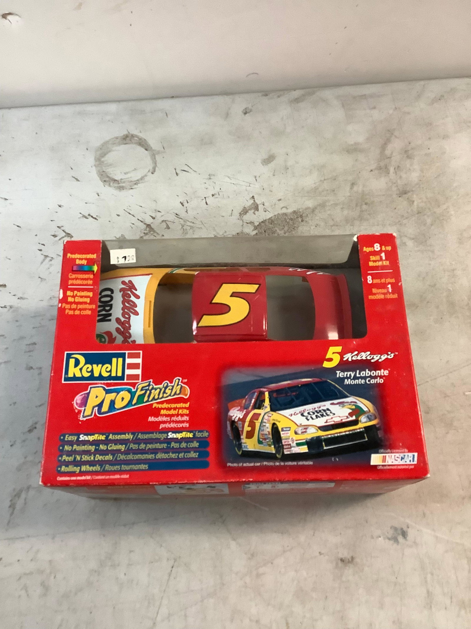 New Revell Nascar Terry Labonte Monte Carlo Car 1:24 Scale: New Revell Nascar Terry Labonte Monte Carlo Car 1:24 Scale