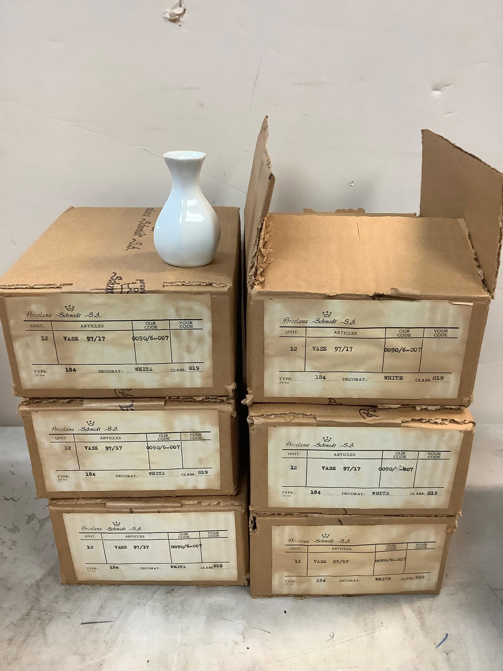lot of 72 mini vases by Schmidt: lot of 72 mini vases by Schmidt