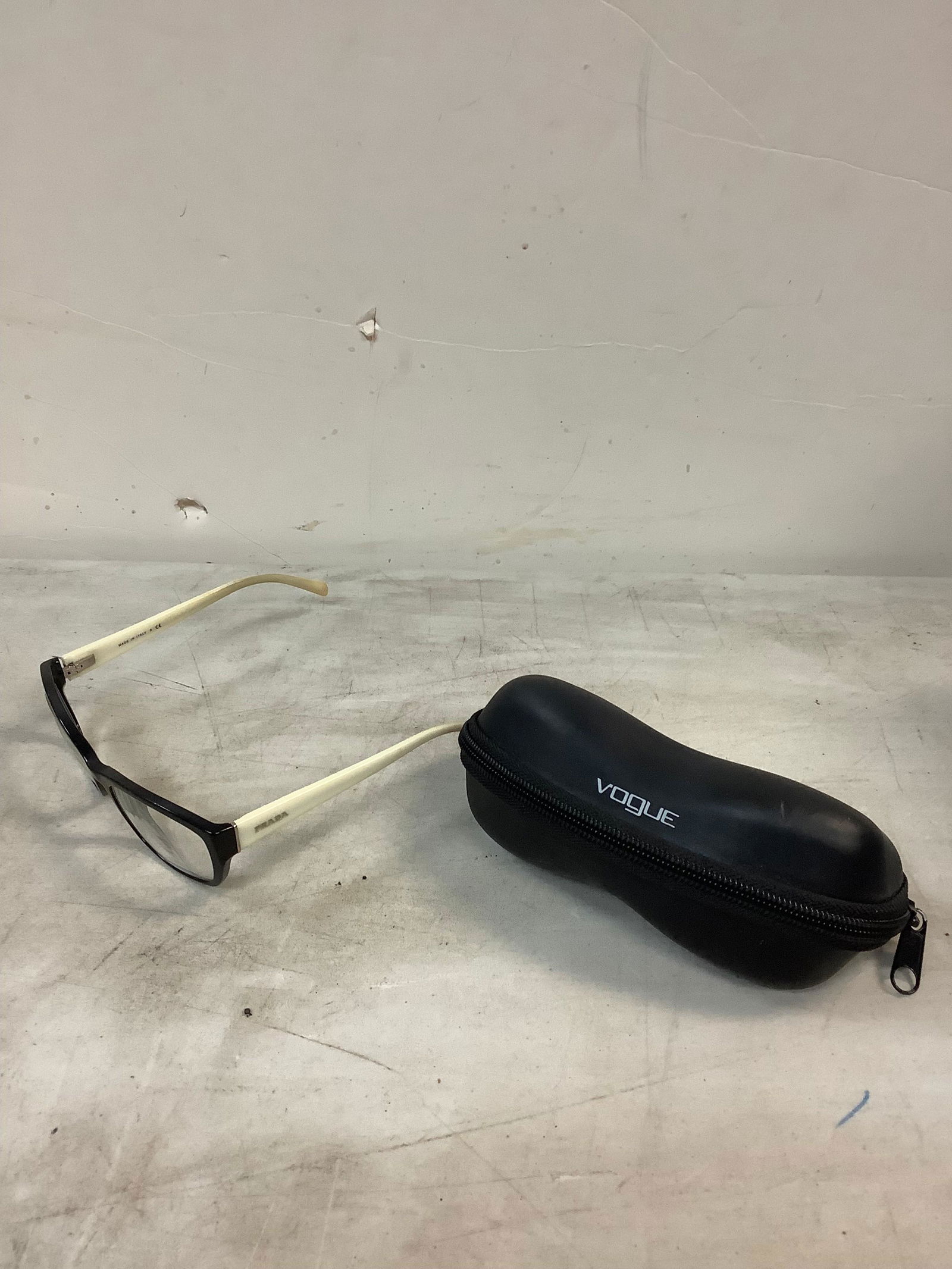 Prata glasses with Vogue case: Prata glasses with Vogue case