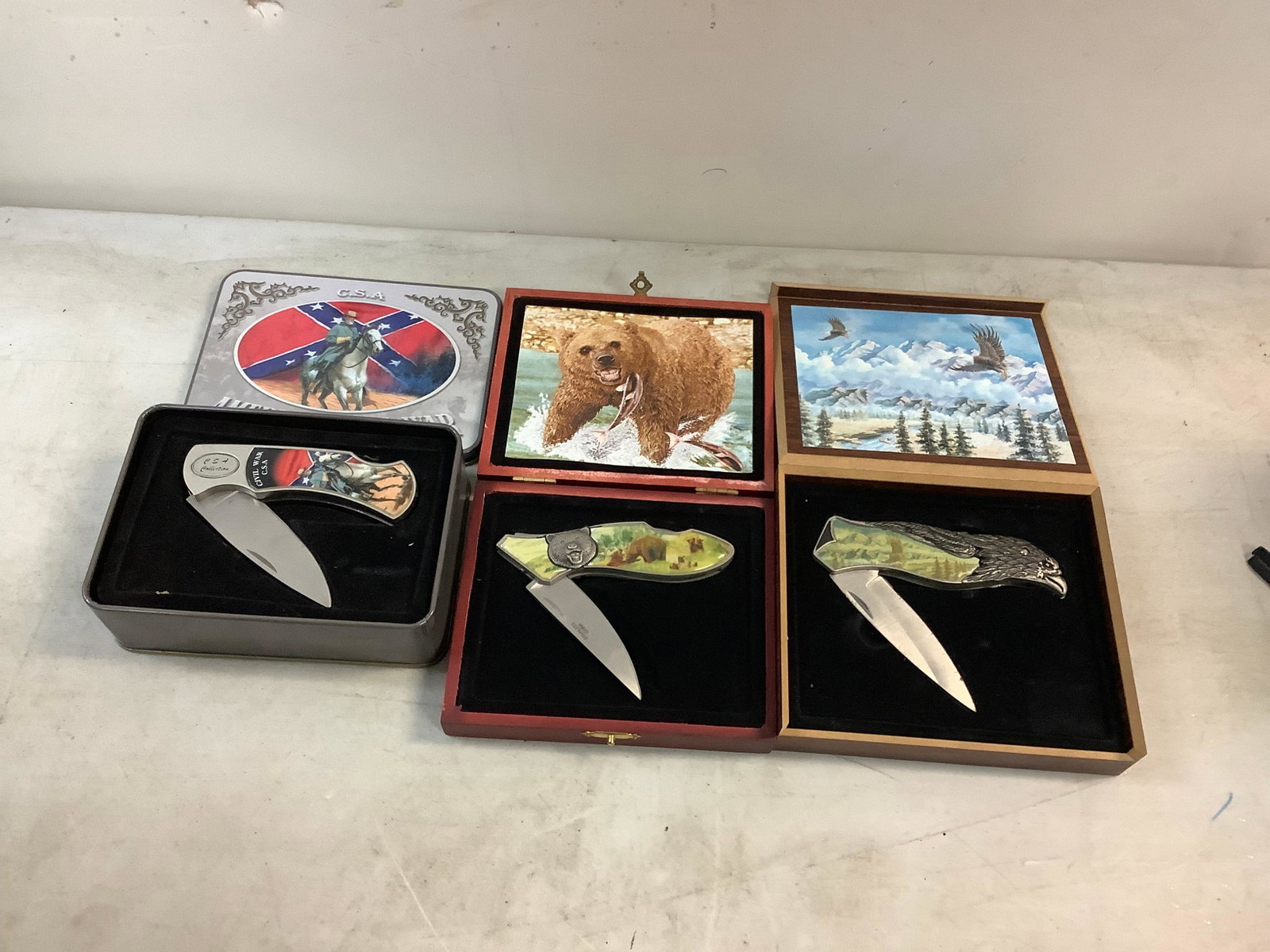 Lot of knives with bear and eagle designs and vintage American civil knife in cases: Lot of knives with bear and eagle designs and vintage American civil knife in cases