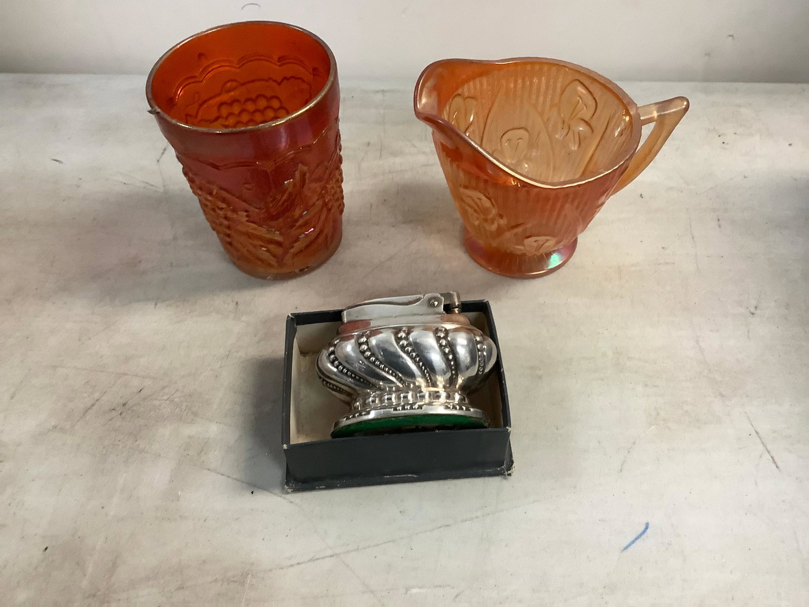 lot of glass cup/bowl and lighter: lot of glass cup/bowl and lighter