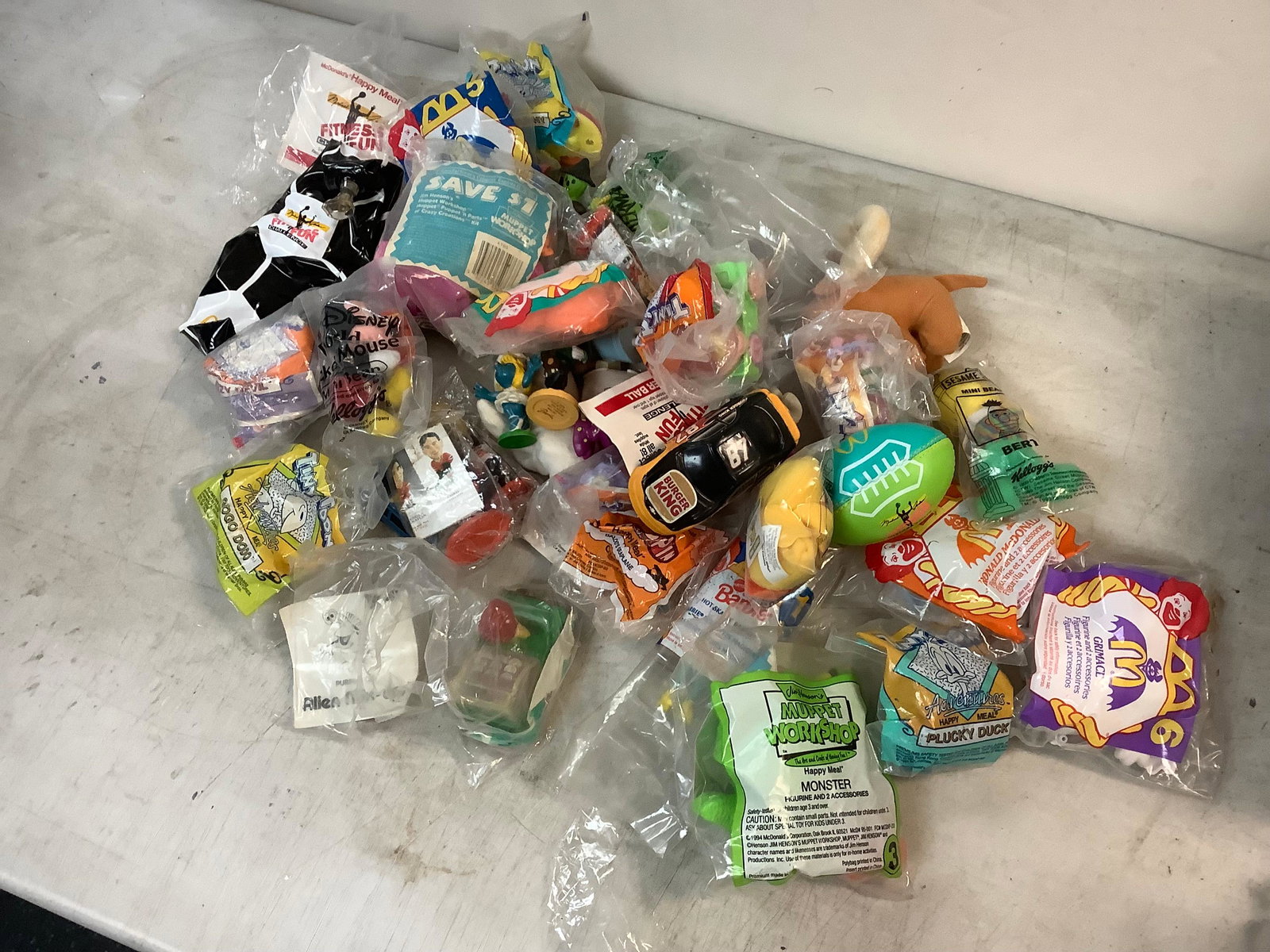 Lot of McDonald's,  Burger King, Kellogg's and More Toys (1 of 1)