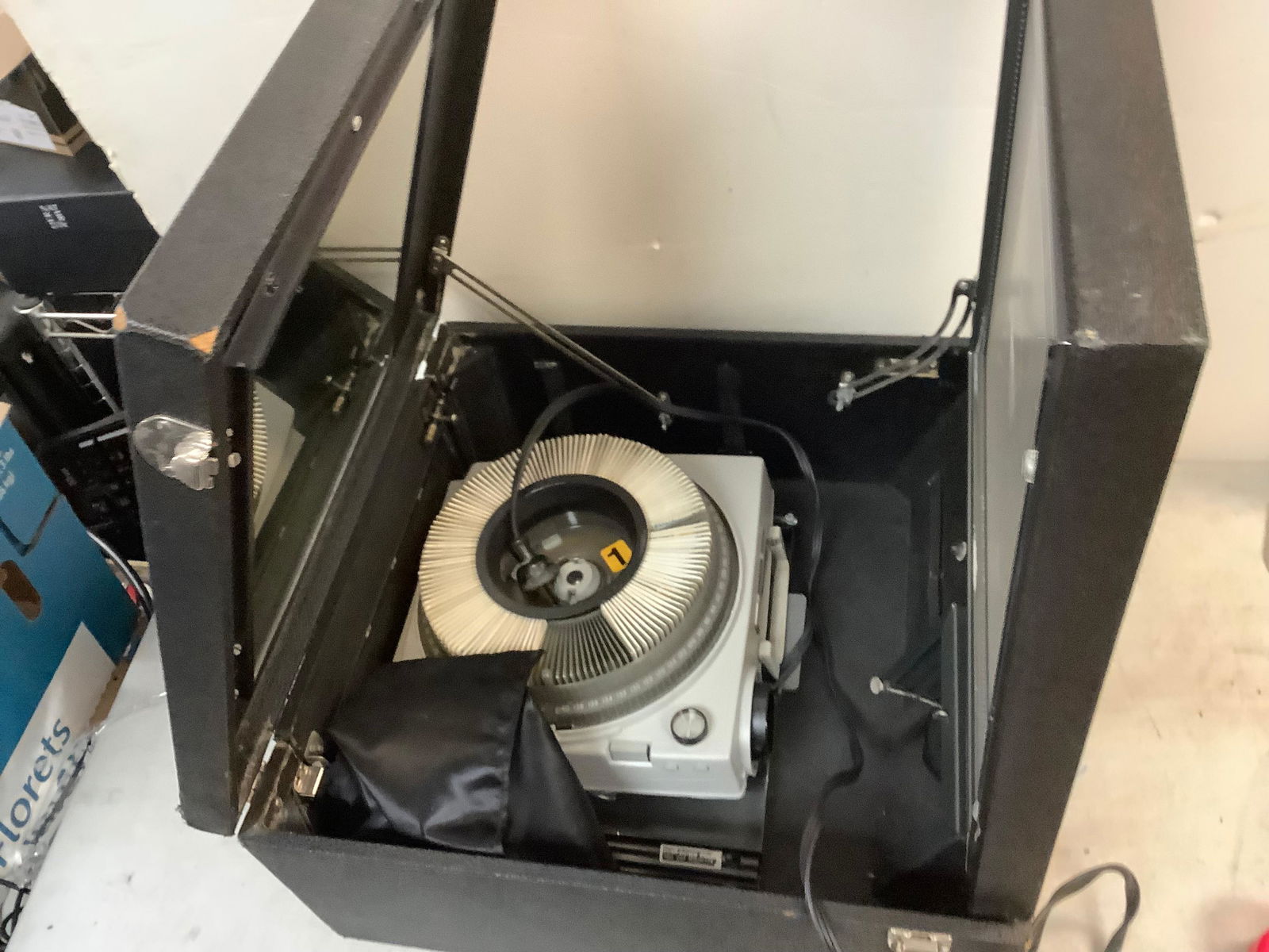 Cari Vision radiant Corporation slide projector: Cari Vision radiant Corporation slide projector