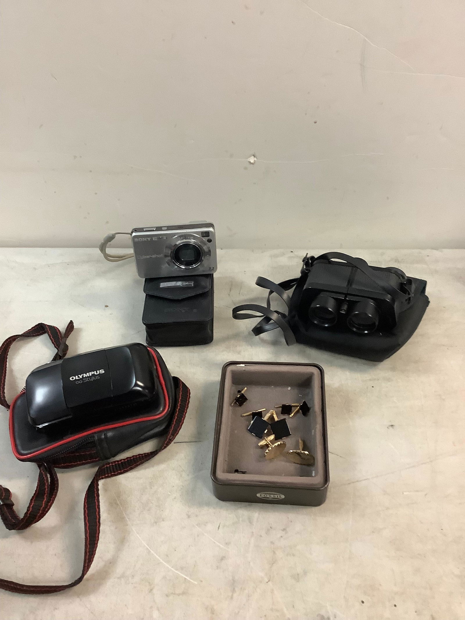 Lot of camera, binoculars, pin's and more with cases and box (1 of 1)