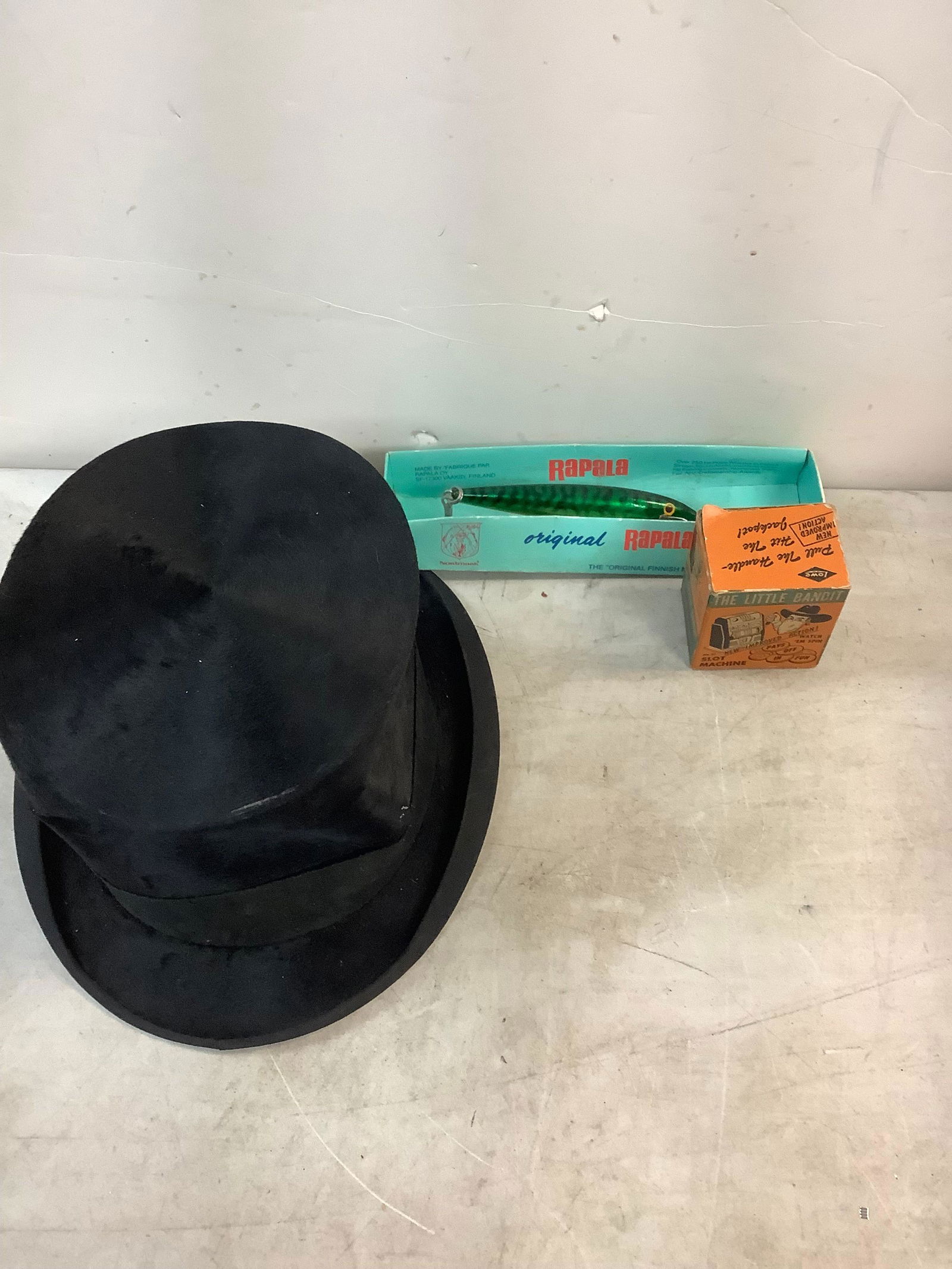 Lot of top hat, fishing lure and more (1 of 1)