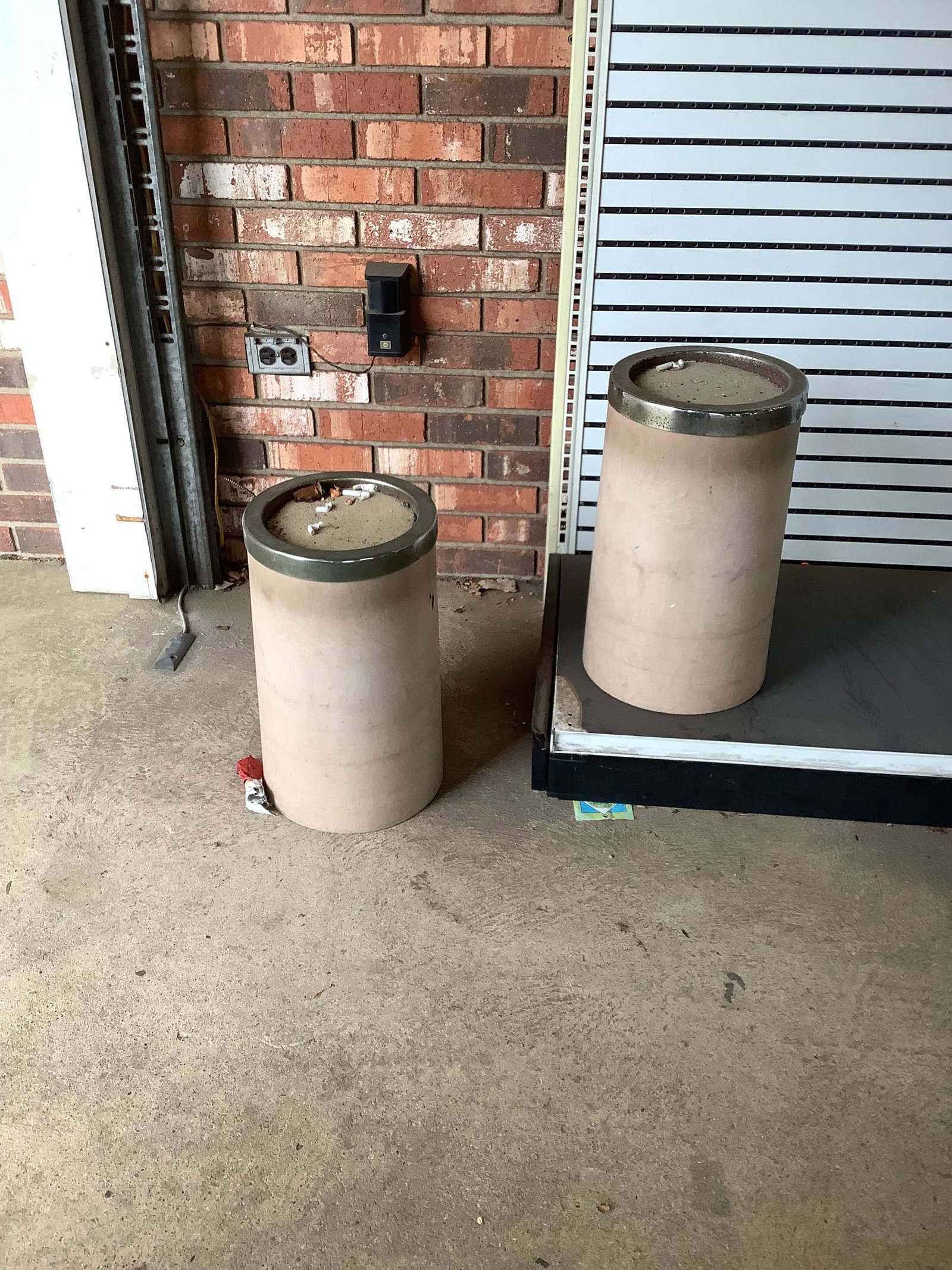 Lot of 2 stand up ashtrays (1 of 1)