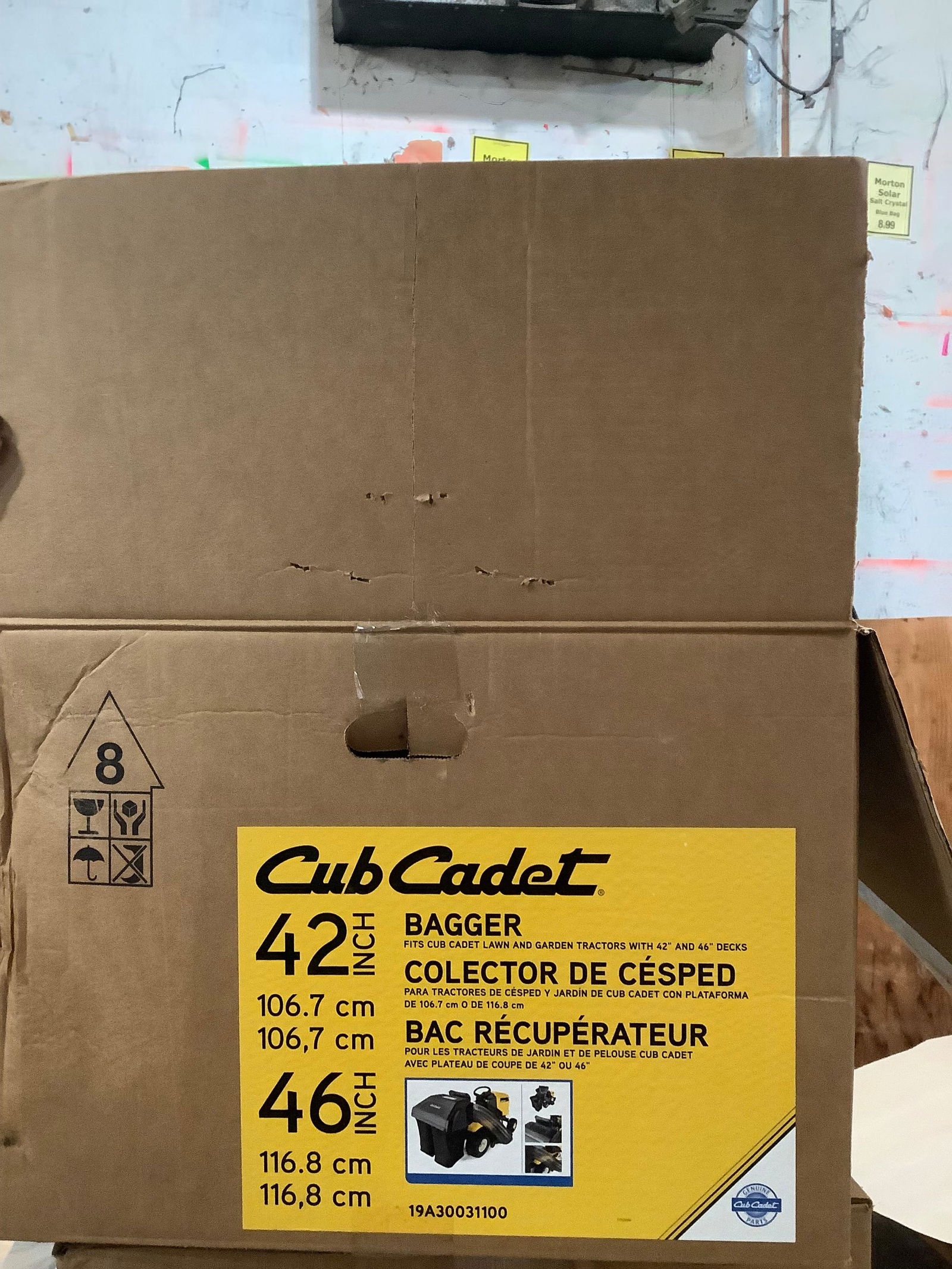 Cub cadet 42in.x46in. lawn and tractor bagger (1 of 1)
