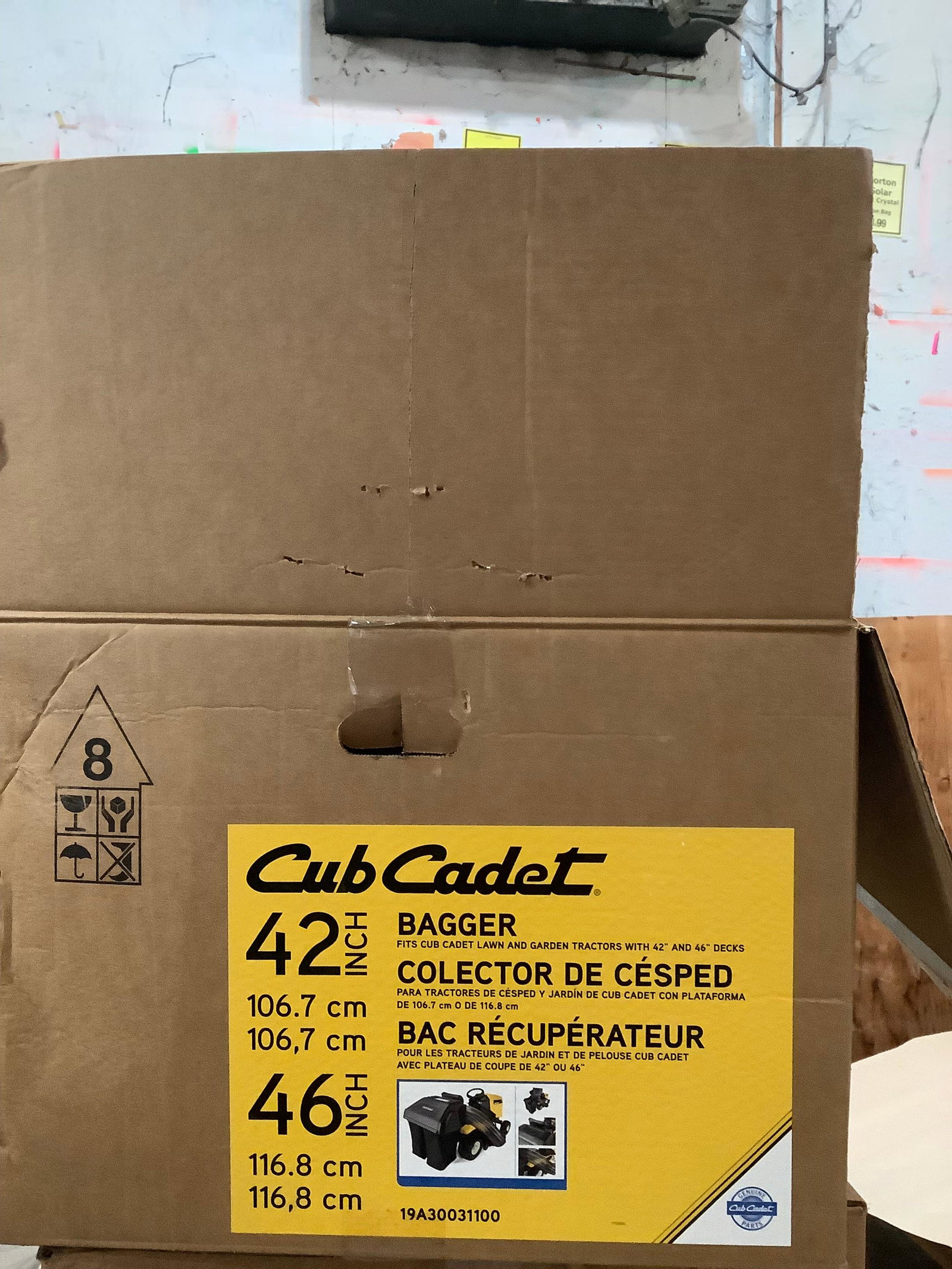 Cub cadet 42in.x46in. lawn and tractor bagger (1 of 1)