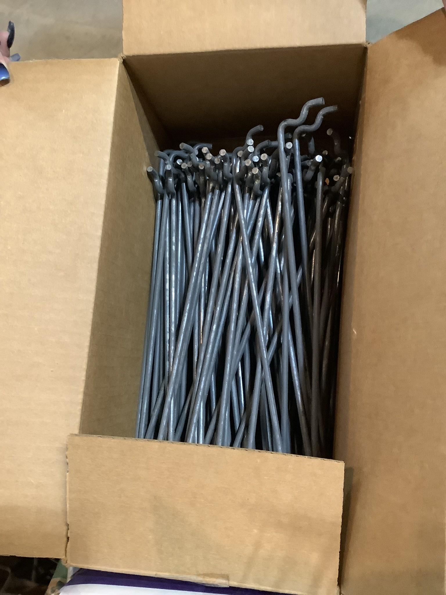 Box of 11''loop hooks galvanized finish: Box of 11''loop hooks galvanized finish