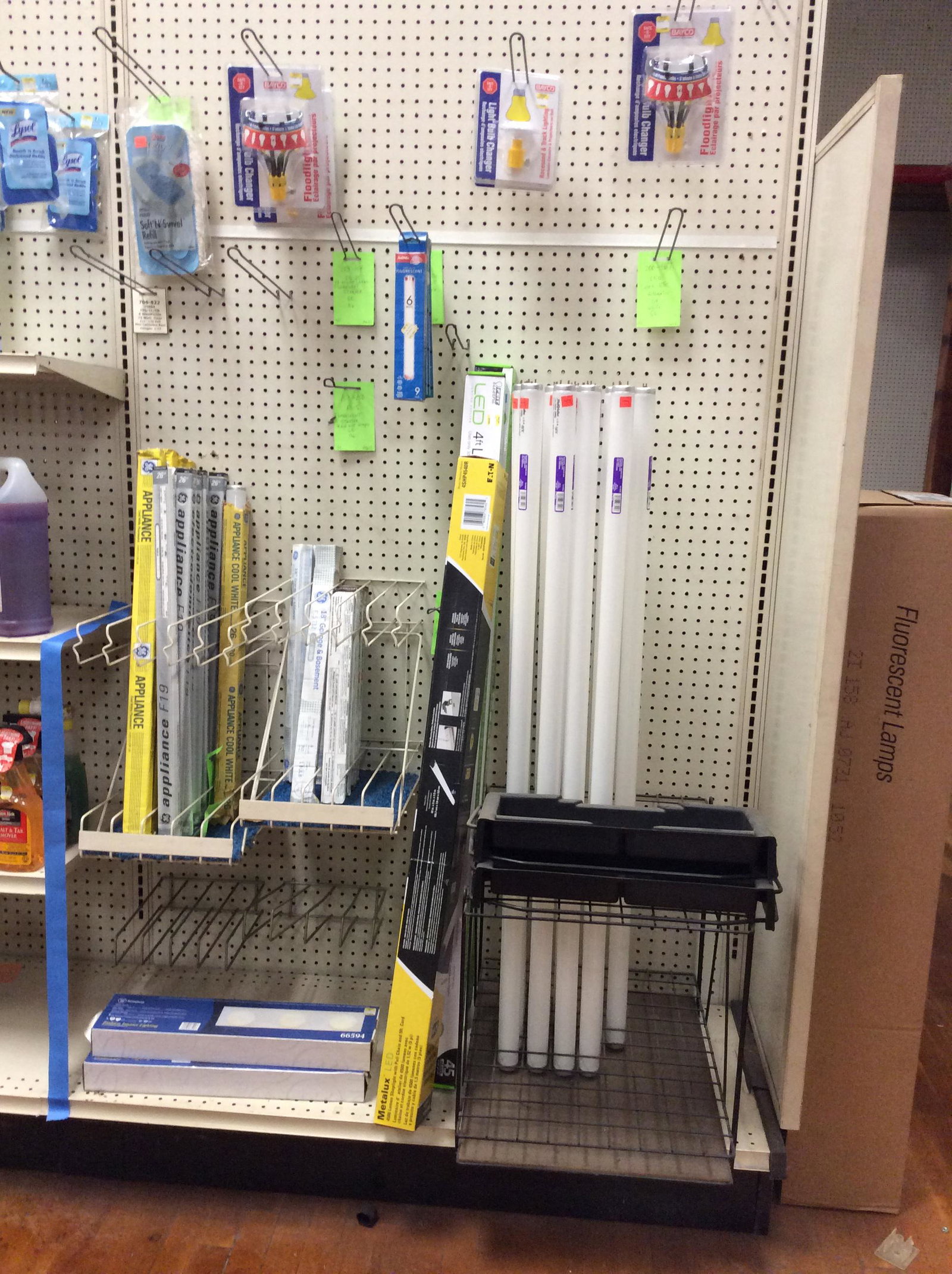 New general electric flourescent light fixtures, bayco floodlights/lightbulb changer, and more (1 of 1)