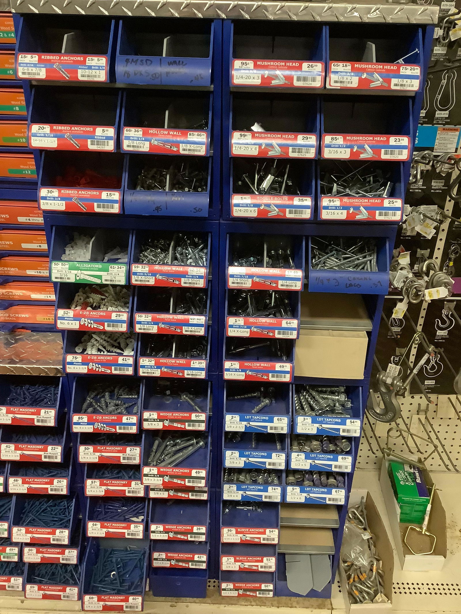 Wedge anchors and hollow wall anchors with display: Wedge anchors and hollow wall anchors with display