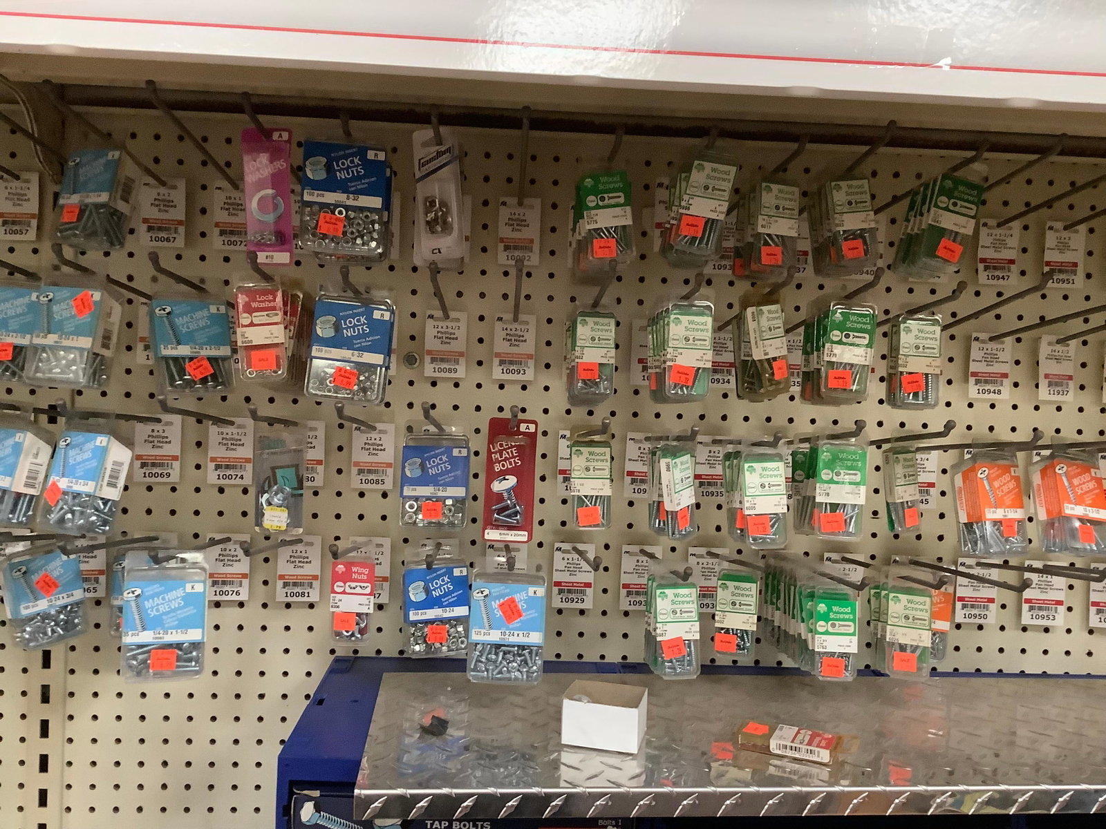 Packages of sheet metal screws: Packages of sheet metal screws