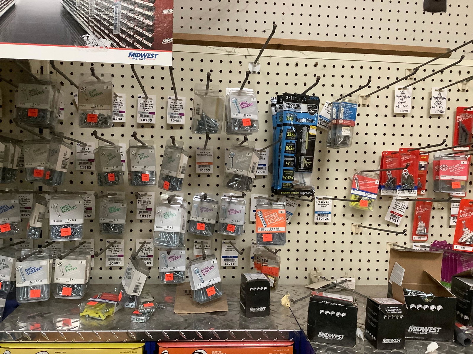 Packages of sheet metal screws: Packages of sheet metal screws