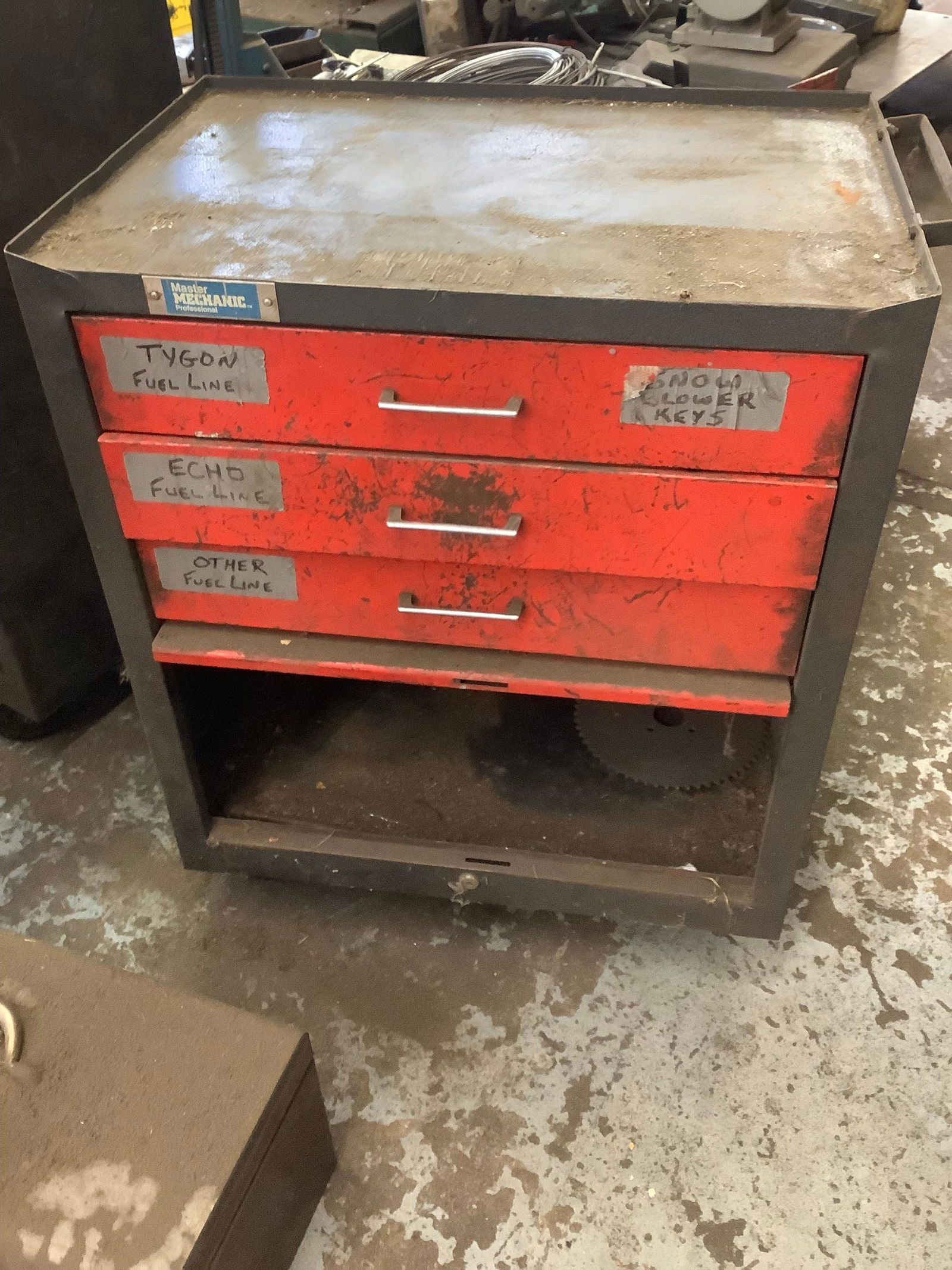 Rollaround toolbox (1 of 1)