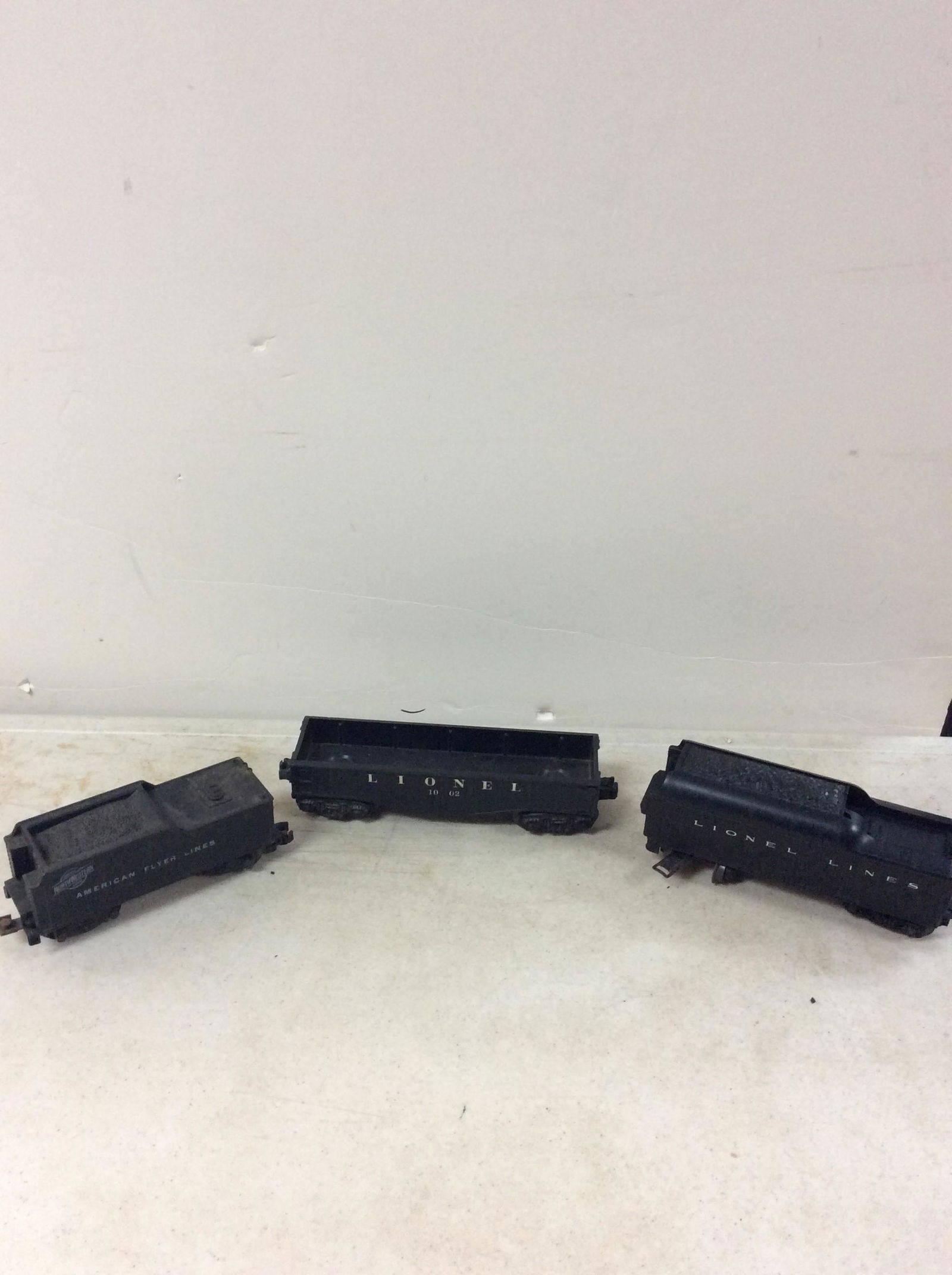 Lionel lines and american flyer lines train models 9â€™â€™x2â€™â€™ (1 of 1)