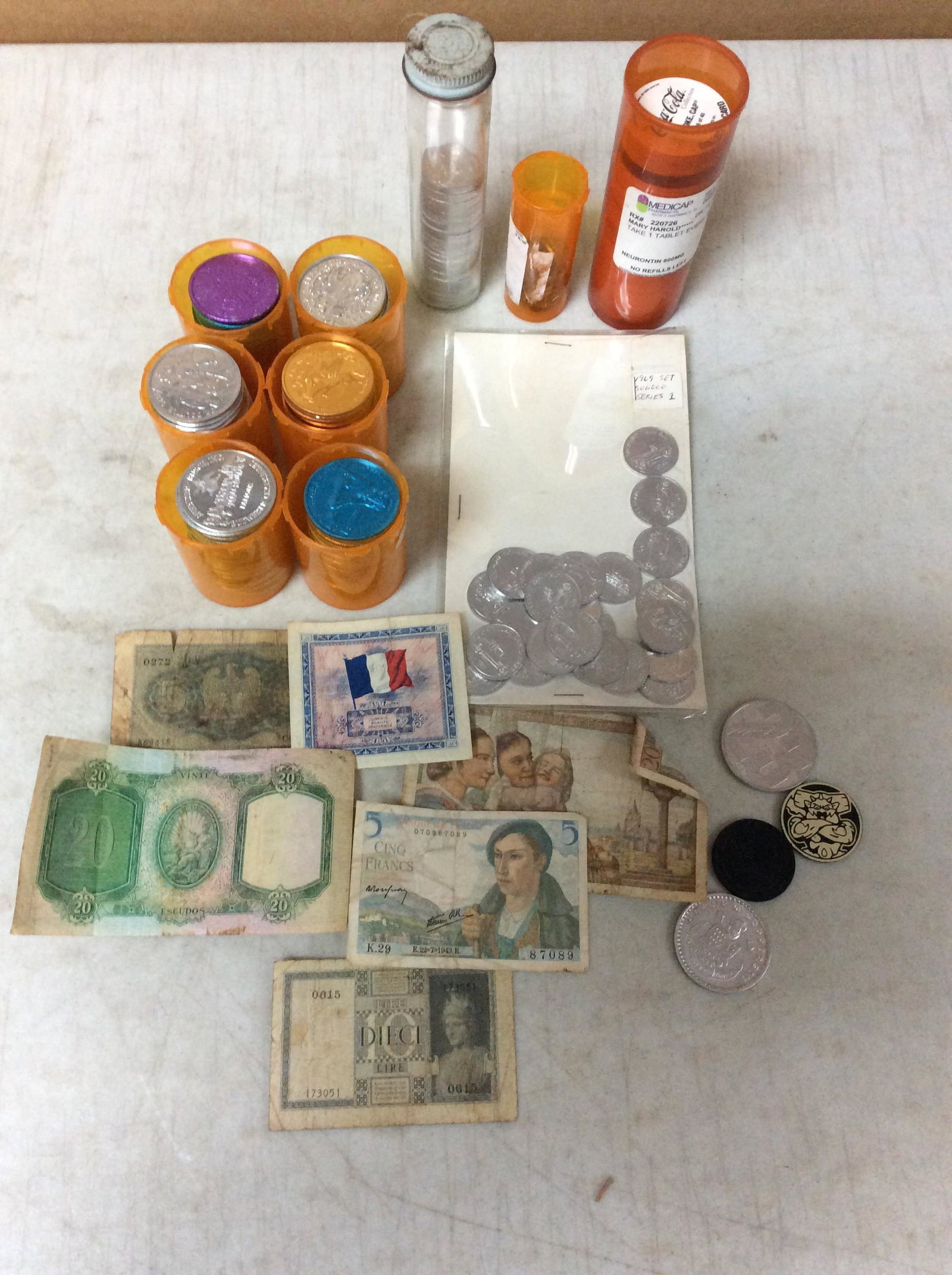 Lot of foreign currency: Lot of foreign currency