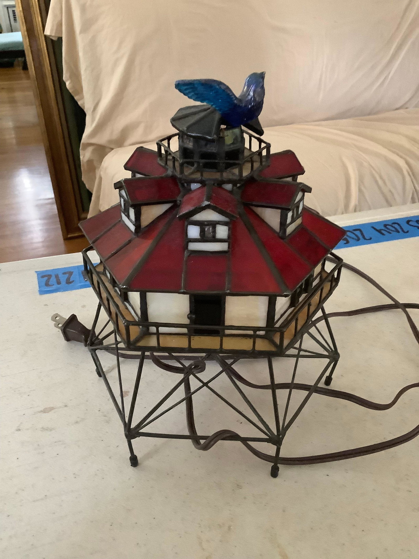 Stained glass light 10''tall: Stained glass light 10''tall