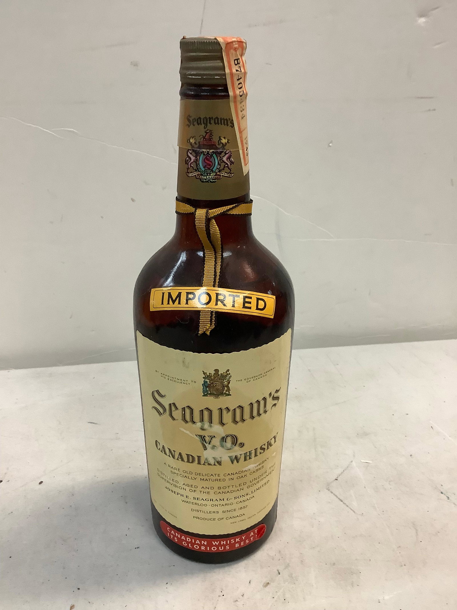 Seagrams V.O. Canadian Whiskey (imported) (1 of 1)