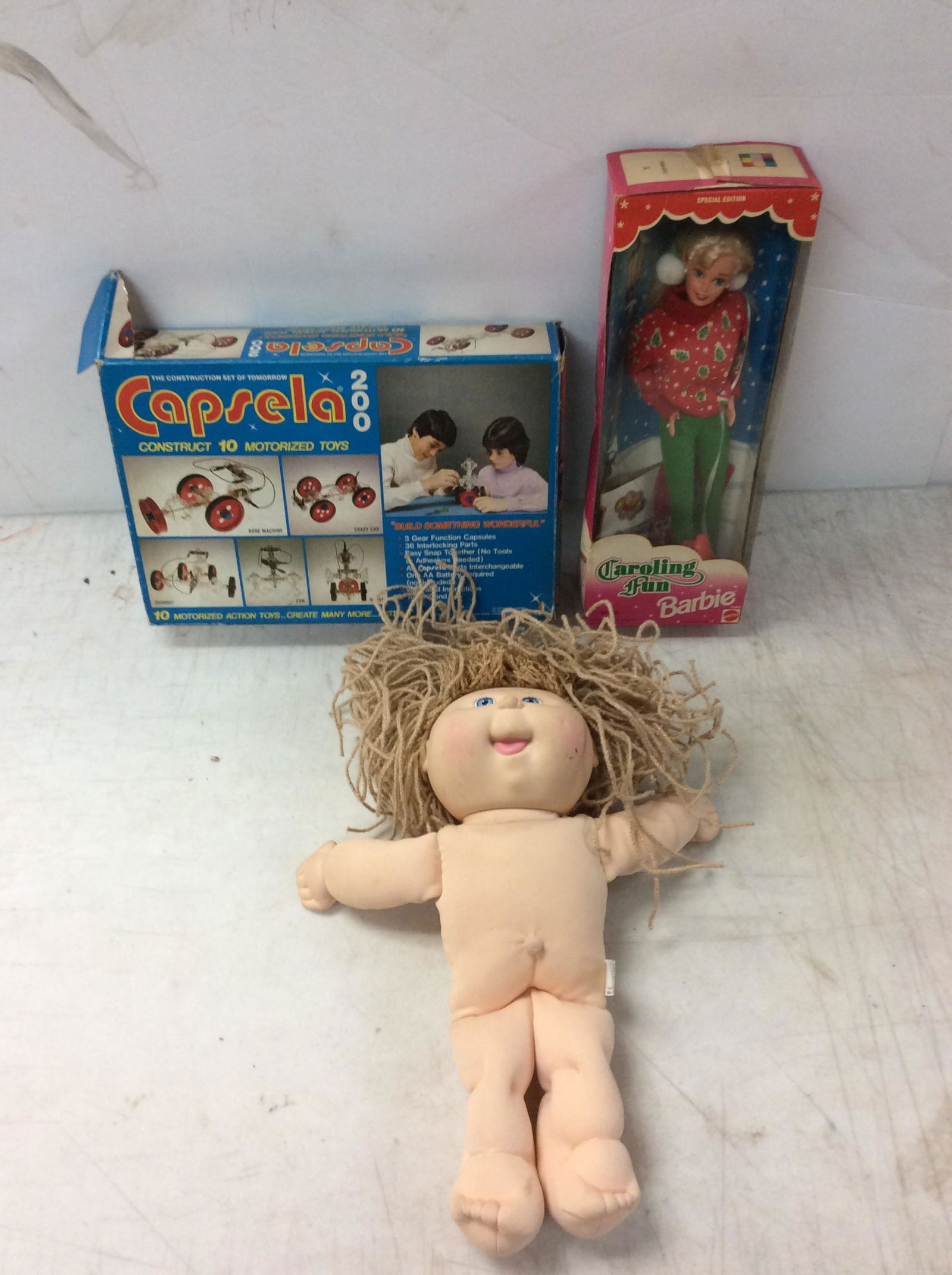 Lot Of Vintage Toys capsela 200 Caroling Fun Barbie And Cabbage Patch Kids Doll