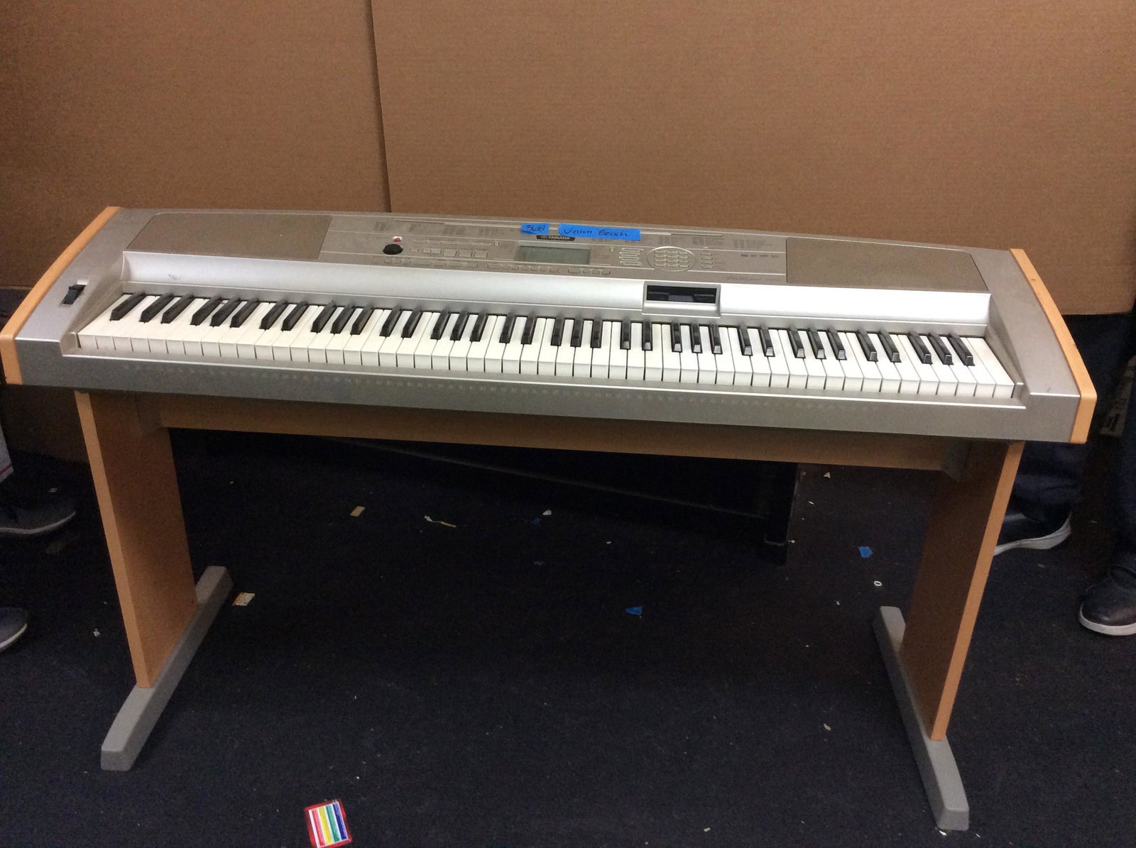 Yamaha portable grand DGX-500 about 54.5in.x31in.tall, cordless (1 of 1)