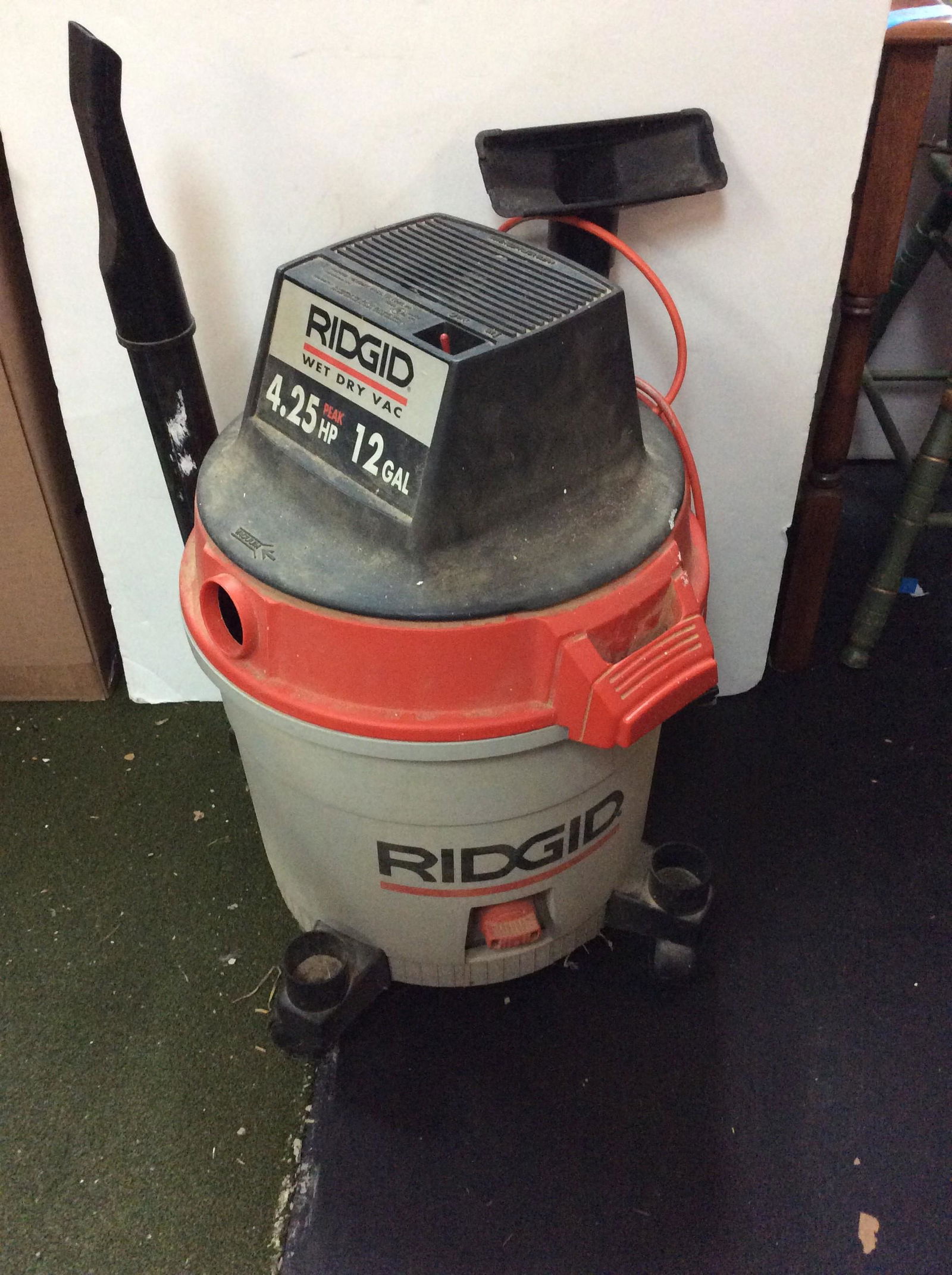 Ridgid wet dry vac 4.25 hp 12 gallon (1 of 1)